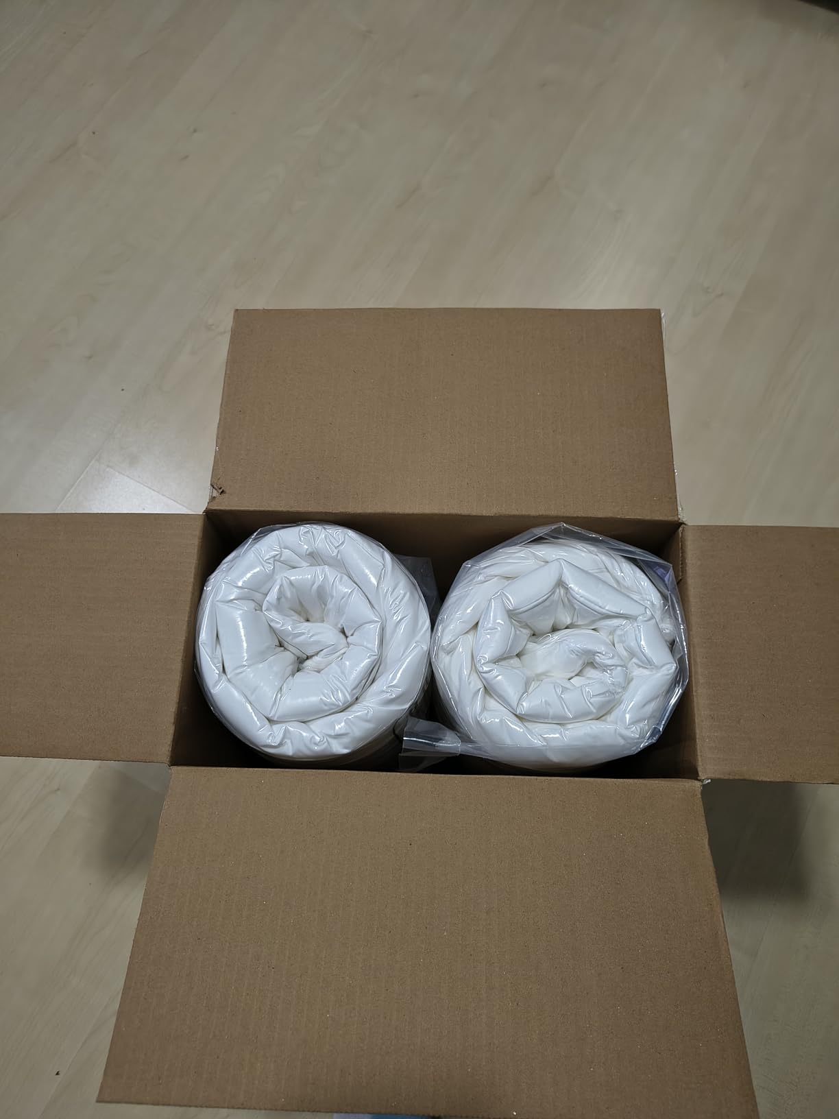 Utopia Bedding Bed Pillows for Sleeping Queen Size (White), Set of 2, Soft & Fluffy Pillow with Down Alternative Filling, Cooling, Hotel Quality, Gusseted Pillow for Back, Stomach or Side Sleepers customer photo 2