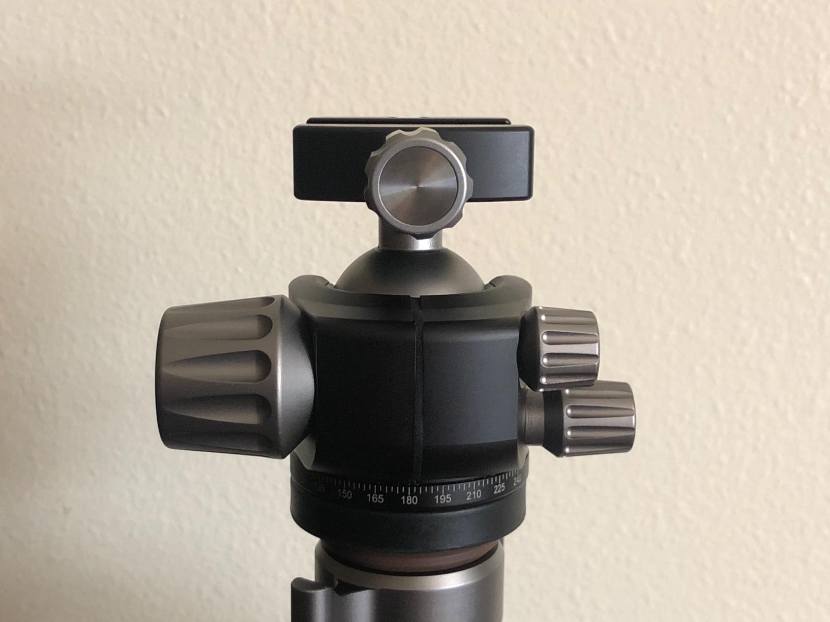 Leofoto LH-LR Ball Head, Lever Release, Bubble Level, Low Profile, 3/8