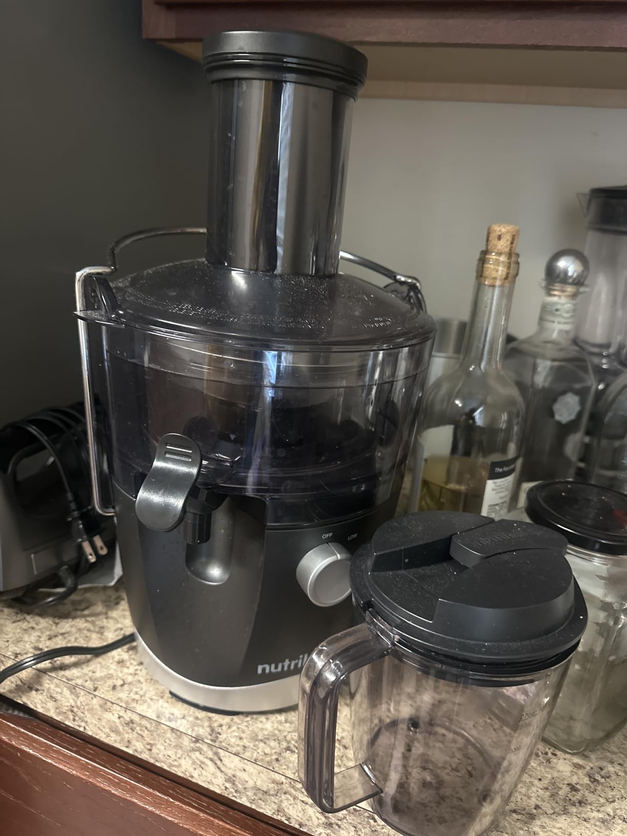 NutriBullet Juicer Centrifugal Juicer Machine for Fruit, Vegetables, and Food Prep, 27 Ounces/1.5 Liters, 800 Watts, Gray NBJ50100 - Customer Photo 1