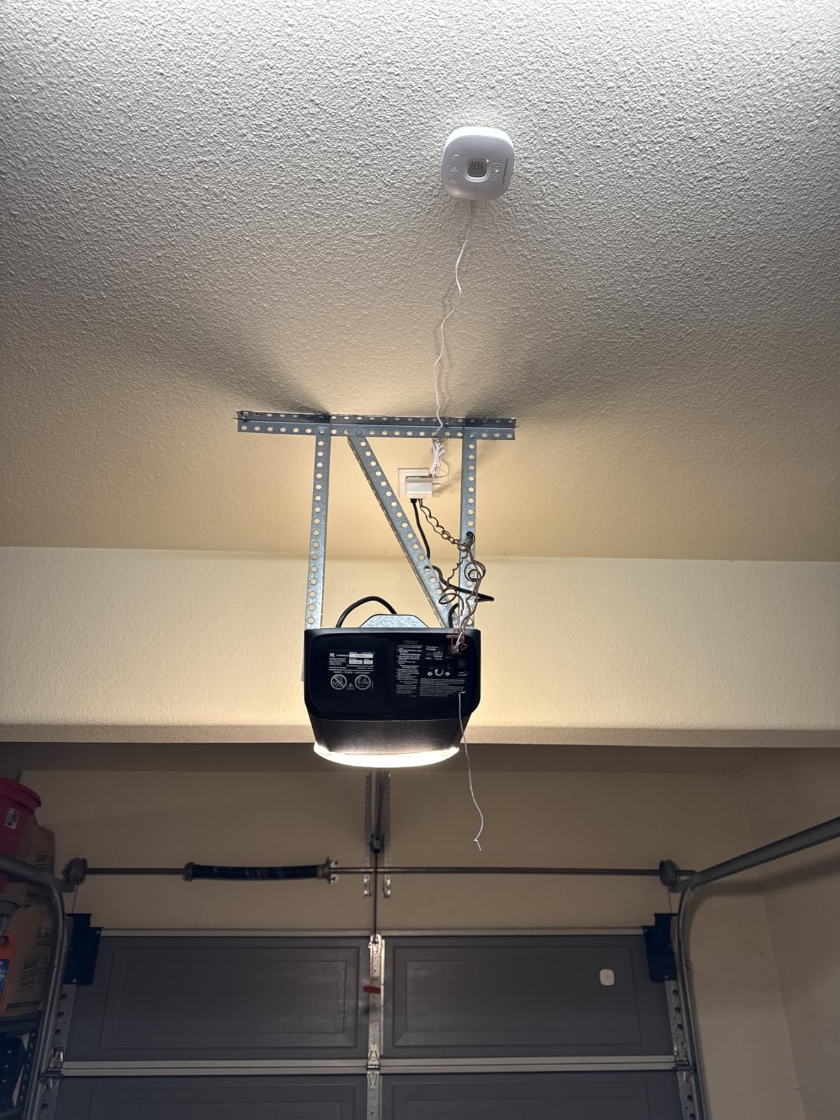 CHAMBERLAIN Smart Garage Control - Wireless Garage Hub and Sensor with Wifi & Bluetooth - Smartphone Controlled, myQ-G0401-ES, White - Customer Photo 1