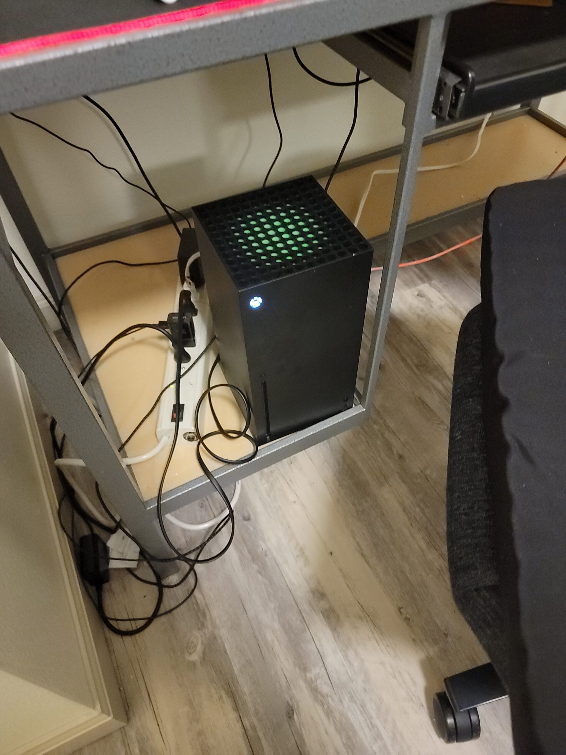 Xbox Series X - Gaming Console - 1TB SSD - Includes Wireless Controller - 4K Gaming - 120FPS - Carbon Black - Customer Photo 2