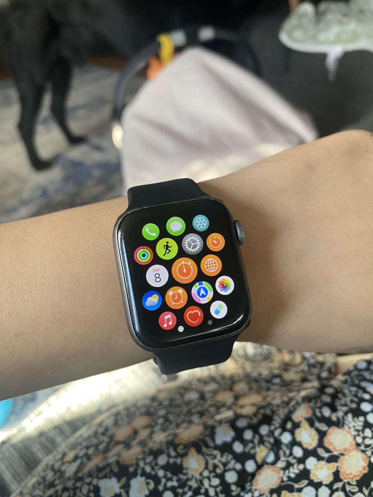 Apple Watch SE (GPS, 40mm) - Space Gray Aluminum Case with Black Sport Band (Renewed) - Customer Photo 2