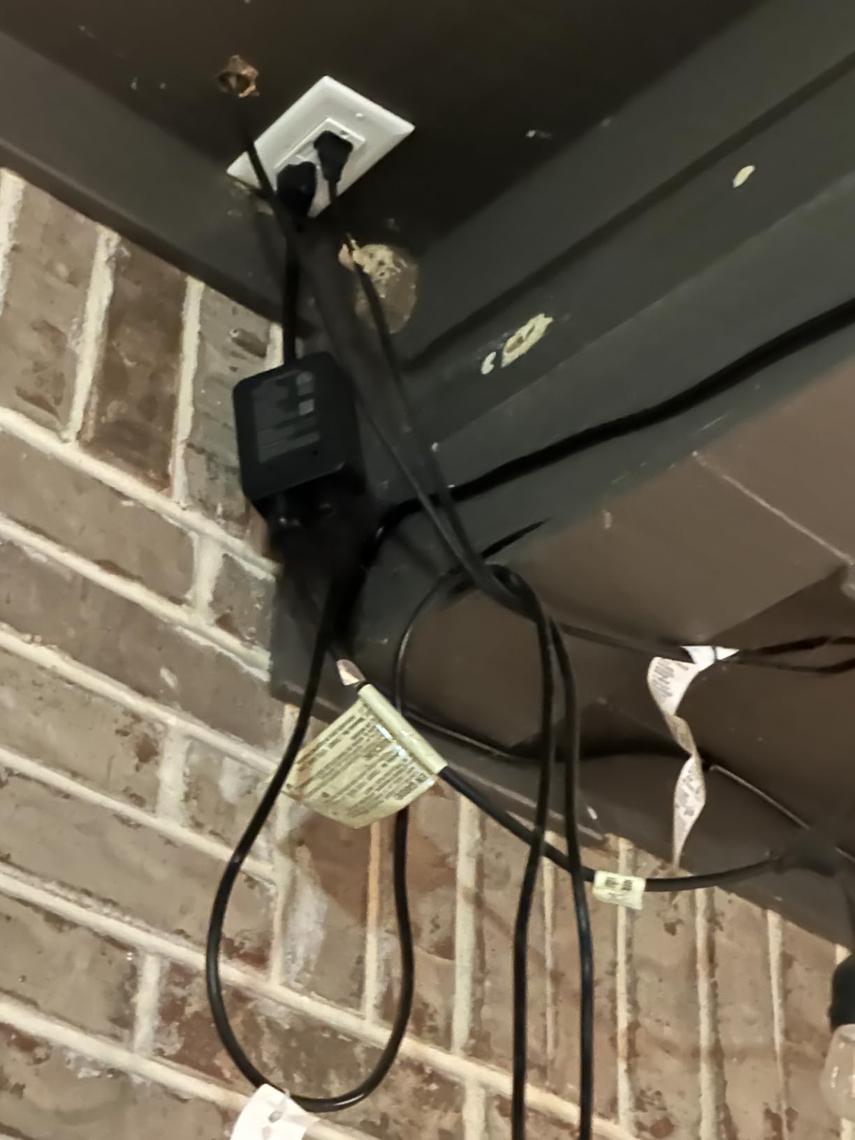 Wyze Plug Outdoor, Dual Outlets Energy Monitoring, IP64, 2.4GHz WiFi Smart Plug, Works with Alexa, Google Assistant, IFTTT, No Hub Required, Black - Customer Photo 3