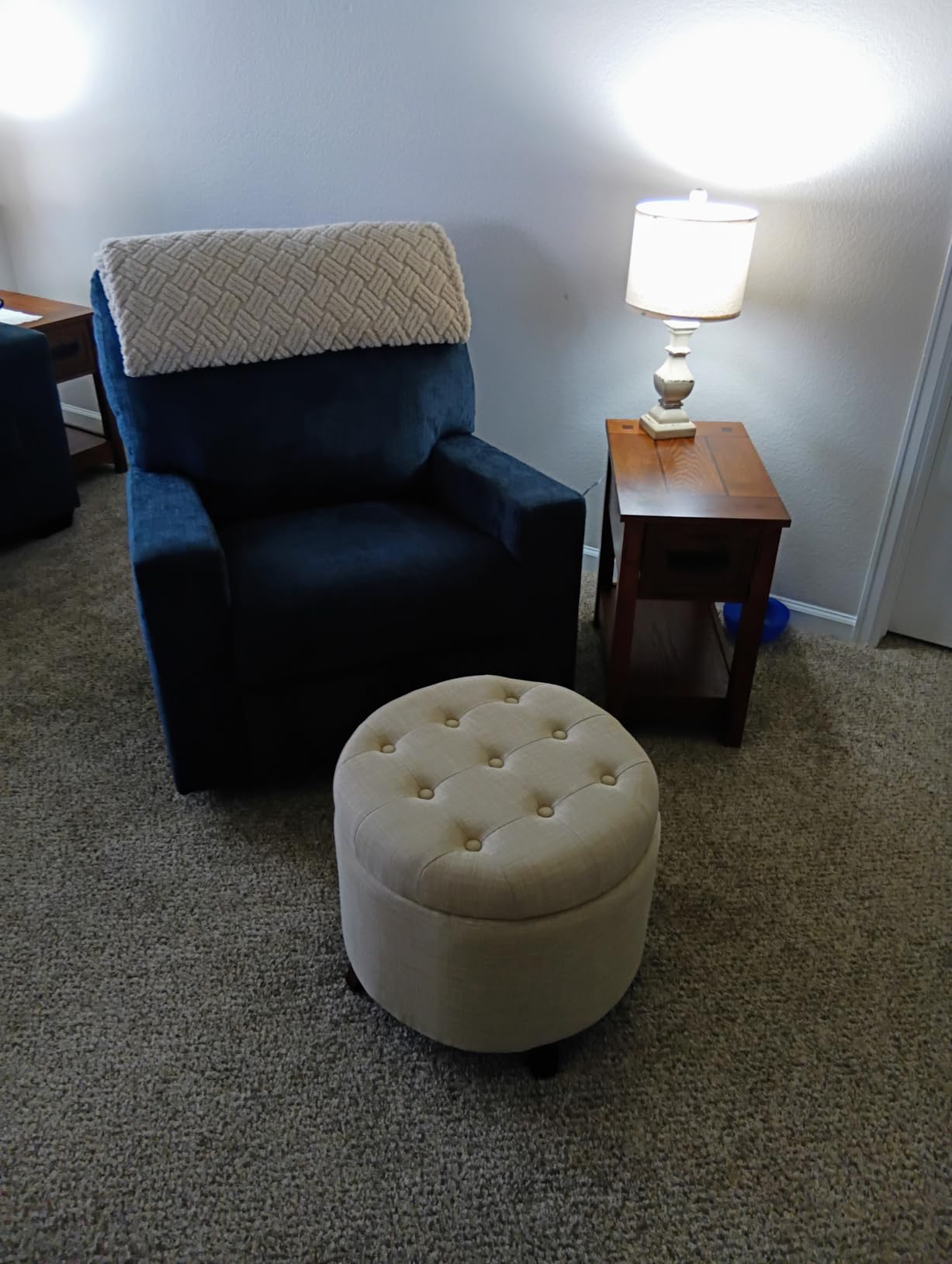 Amazon Basics Round Linen Ottoman with Storage, 20 x 17 inch Customer Review Amazon Basics Round Linen Ottoman with Storage, 20 x 17 inch - Customer Photo 1