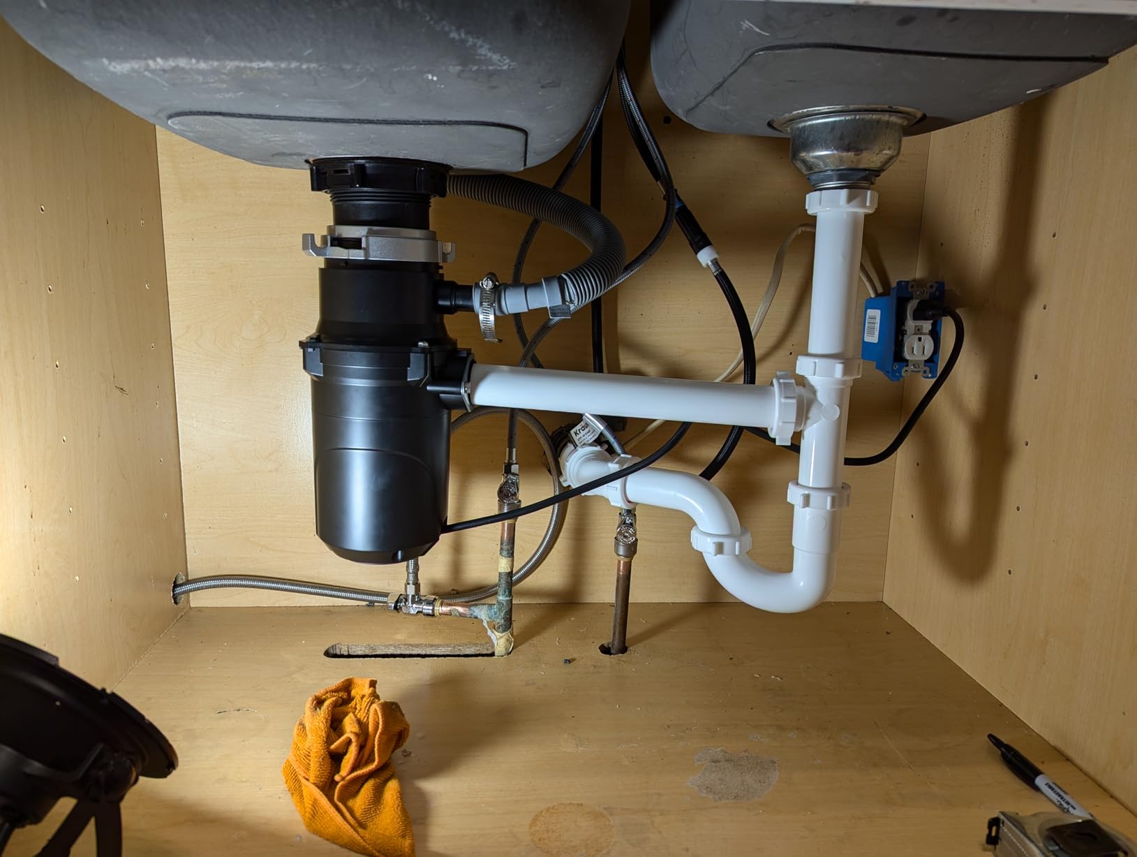 KRAUS WasteGuard 3/4 HP Ultra-Quiet Garbage Disposal with Quick Connect, Kitchen Sink Drain Cover, Power Cord and Flange Included, KWD100-75MBL - Customer Photo 2