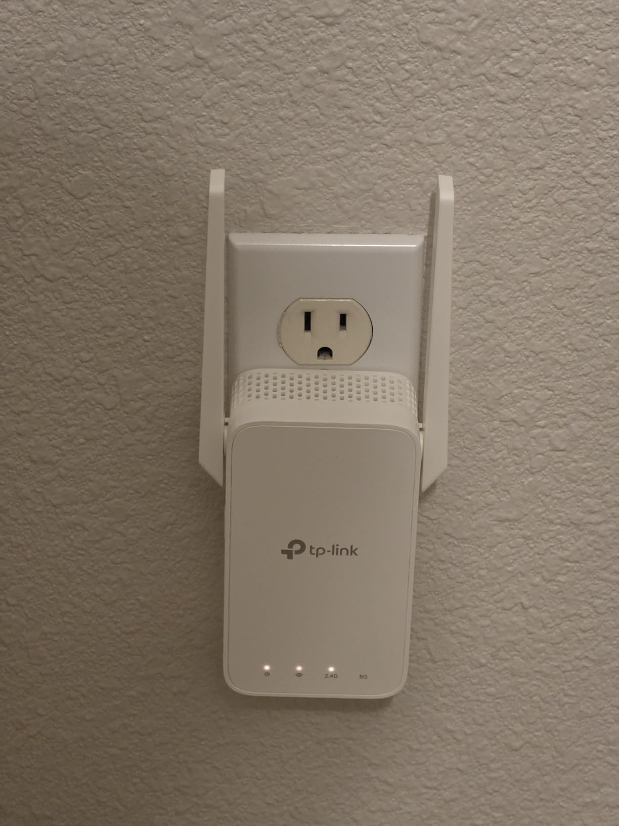 TP-Link AC1200 WiFi Extender, 2023 Engadget Best Budget Pick, 1.2Gbps Signal Booster for Home, Dual Band 5GHz/2.4GHz, Covers Up to 1500 Sq.ft and 30 Devices,Support Onemesh, One Ethernet Port (RE315) - Customer Photo 1