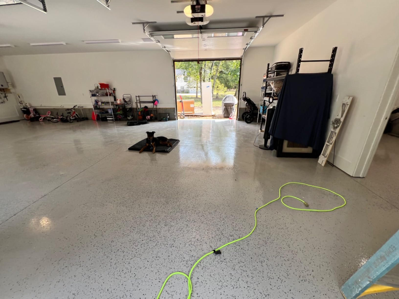 Rust-Oleum 365186 EPOXYSHIELD Garage Floor Coating Kit, 2.5 Car, Gloss Dark Gray - Customer Photo 2