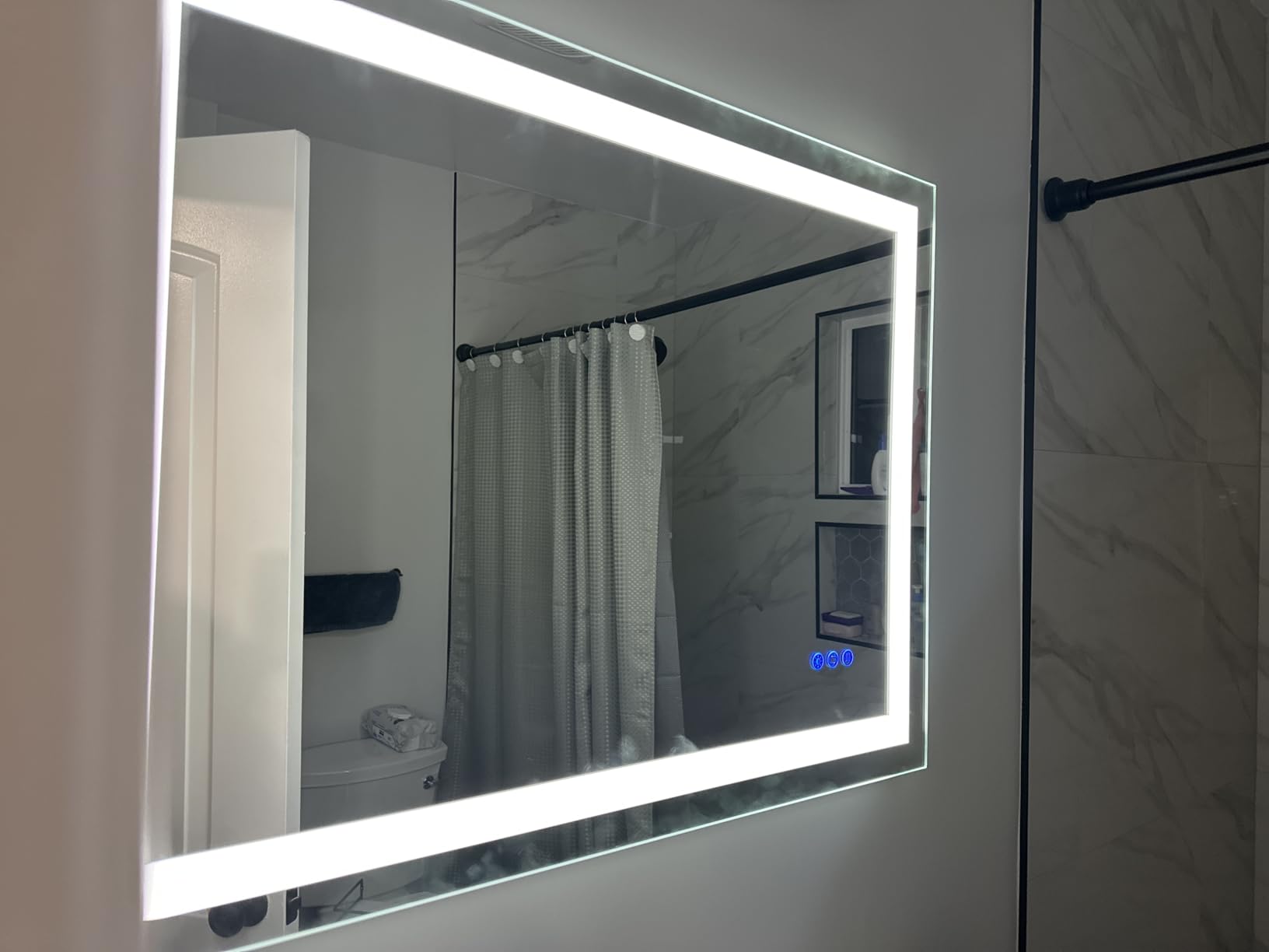 Butylux 36x28 inch LED Lighted Bathroom Mirror with Anti-Fog, Wall Mounted Vanity Mirror with Smart Touch Button, Memory Function, Adjustable Warm White/Natural/Daylight Lights(Horizontal/Vertical) - Customer Photo 1