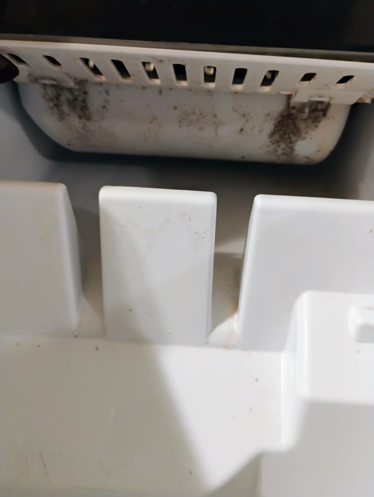 Silonn Ice Maker Countertop, 9 Cubes Ready in 6 Mins, 26lbs in 24Hrs, Self-Cleaning Ice Machine with Ice Scoop and Basket, 2 Sizes of Bullet Ice for Home Kitchen Office Bar Party - Customer Photo 2