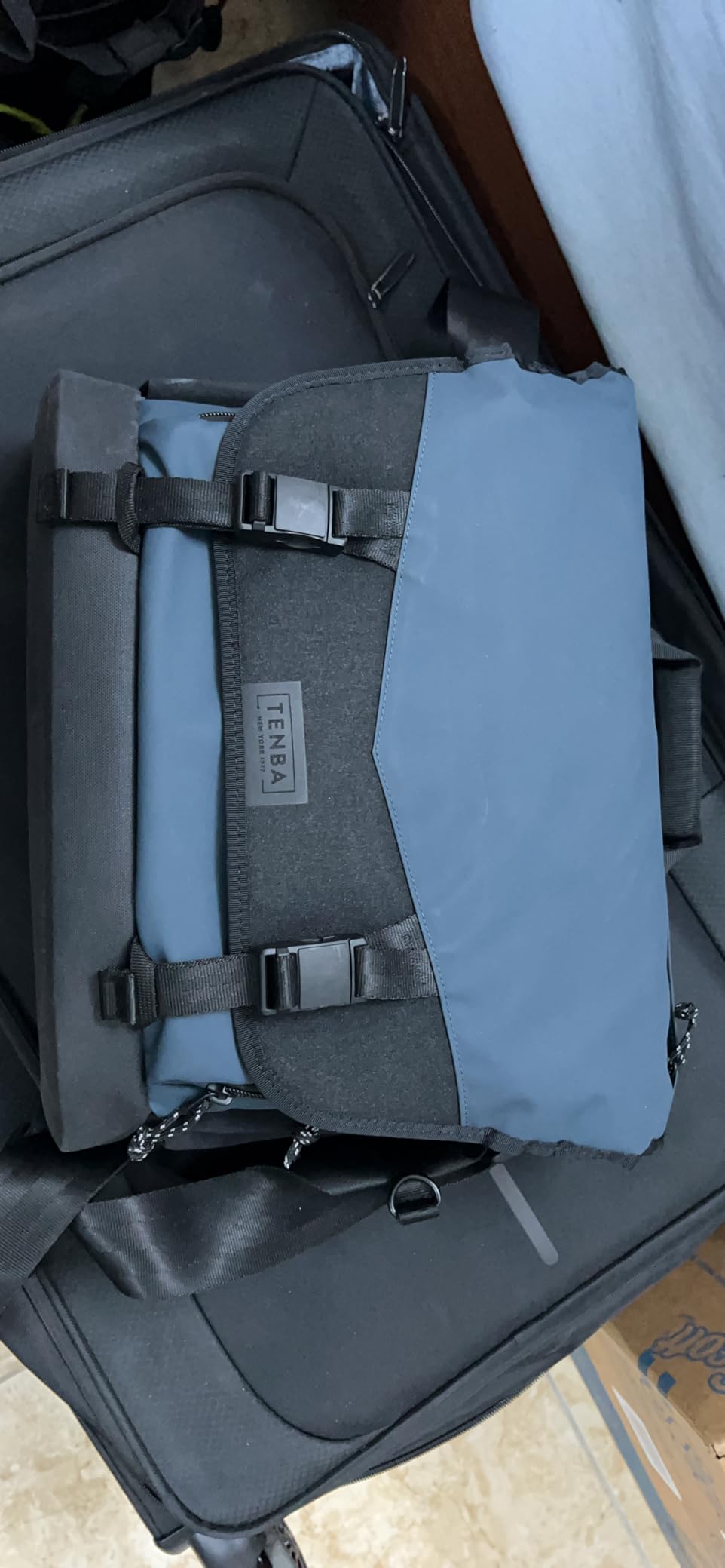 Tenba DNA 9 Slim Messenger Bag for Mirrorless and DSLR cameras and lenses – Black (638-570) Customer Review Tenba DNA 9 Slim Messenger Bag for Mirrorless and DSLR cameras and lenses – Black (638-570) - Customer Photo 2