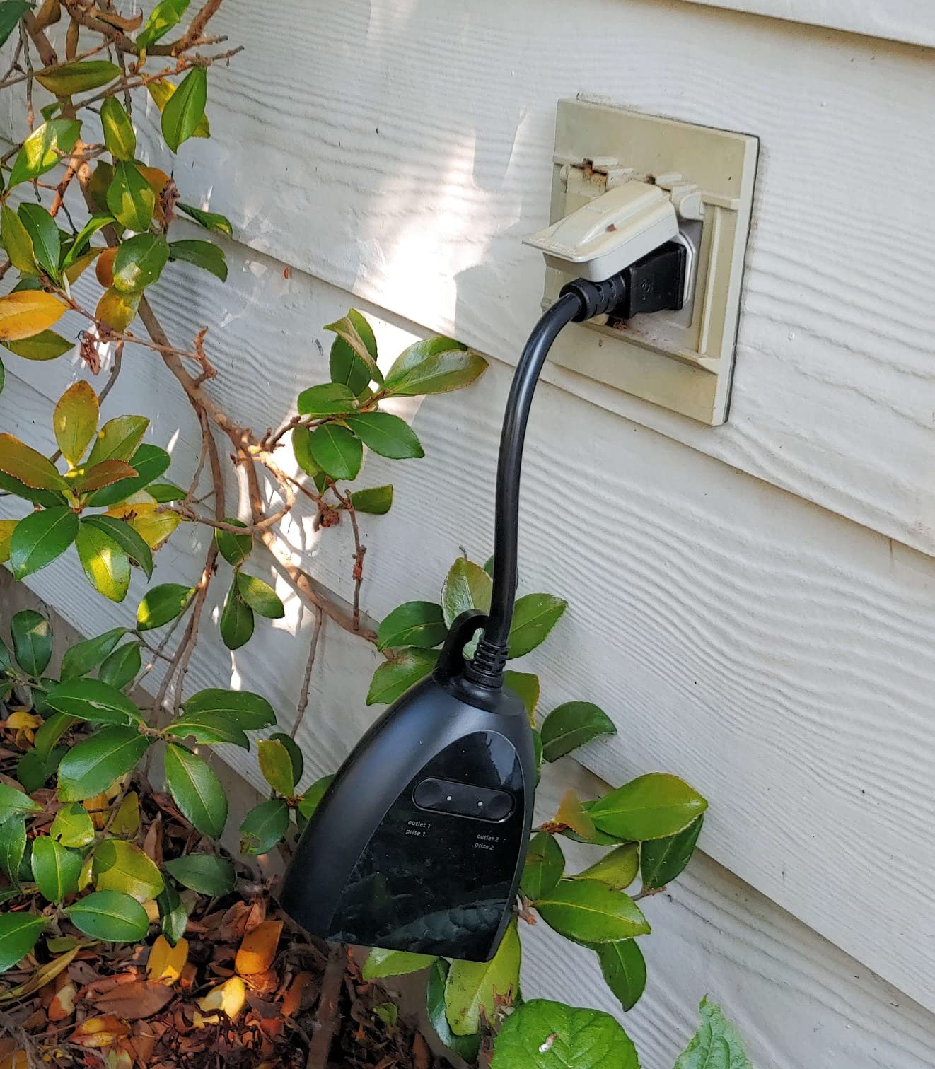 Amazon Basics Outdoor Smart Plug with 2 Individually Controlled Outlets, Works with Alexa Only, 2.4 GHz Wi-Fi, No Hub Required, Black - Customer Photo 2