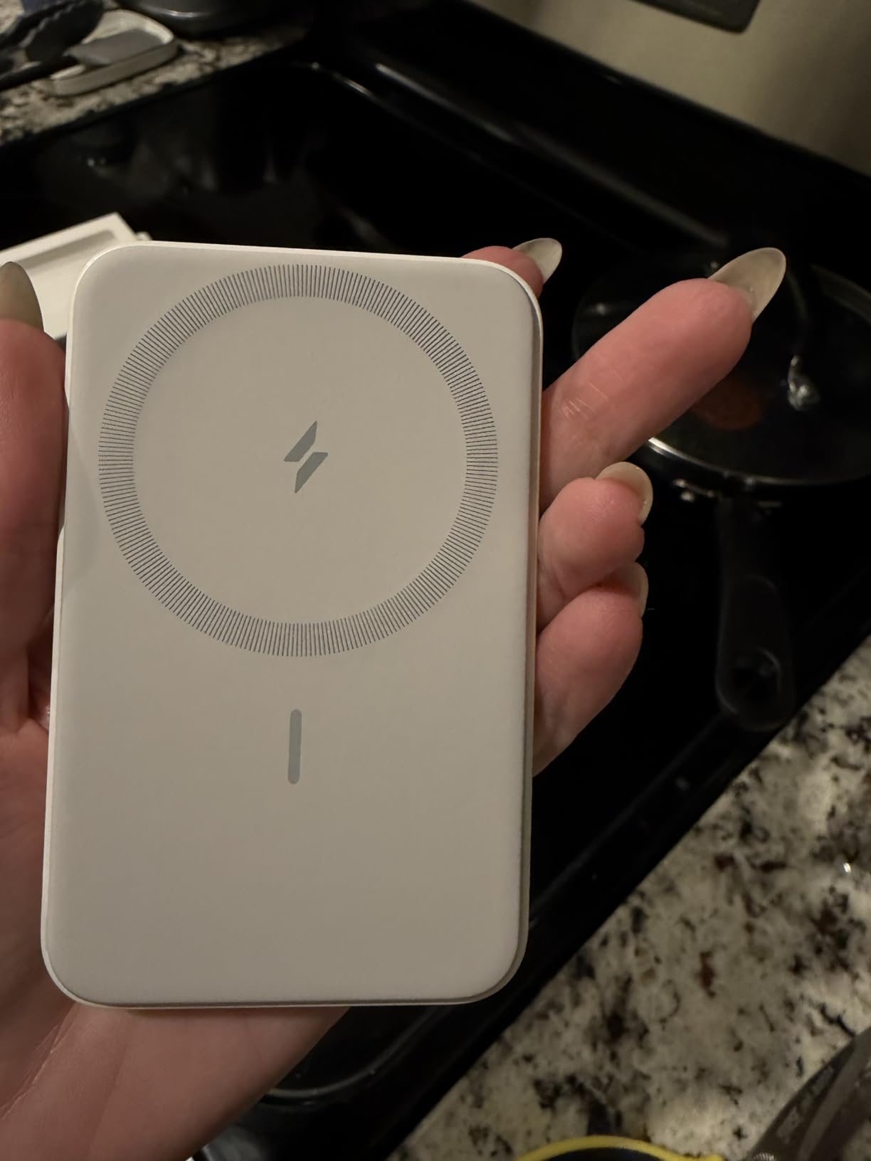 Anker 621 Magnetic Portable Charger (MagGo), 5,000mAh Wireless Power Bank with USB-C Cable, Magsafe-Compatible Battery Pack for iPhone 16/15/14/13/12 Series - Customer Photo 2