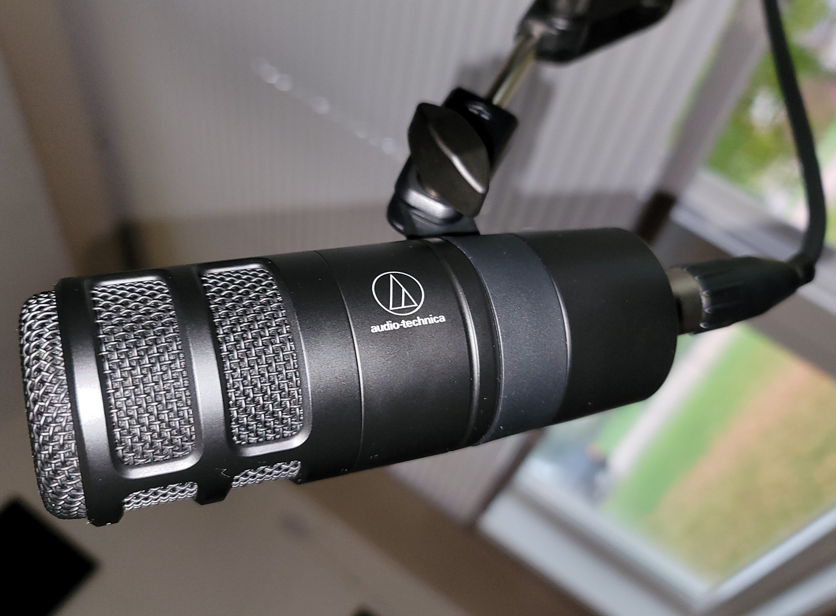 Audio-Technica AT2040 Hypercardioid Dynamic Podcast Microphone Customer Review Audio-Technica AT2040 Hypercardioid Dynamic Podcast Microphone - Customer Photo 2
