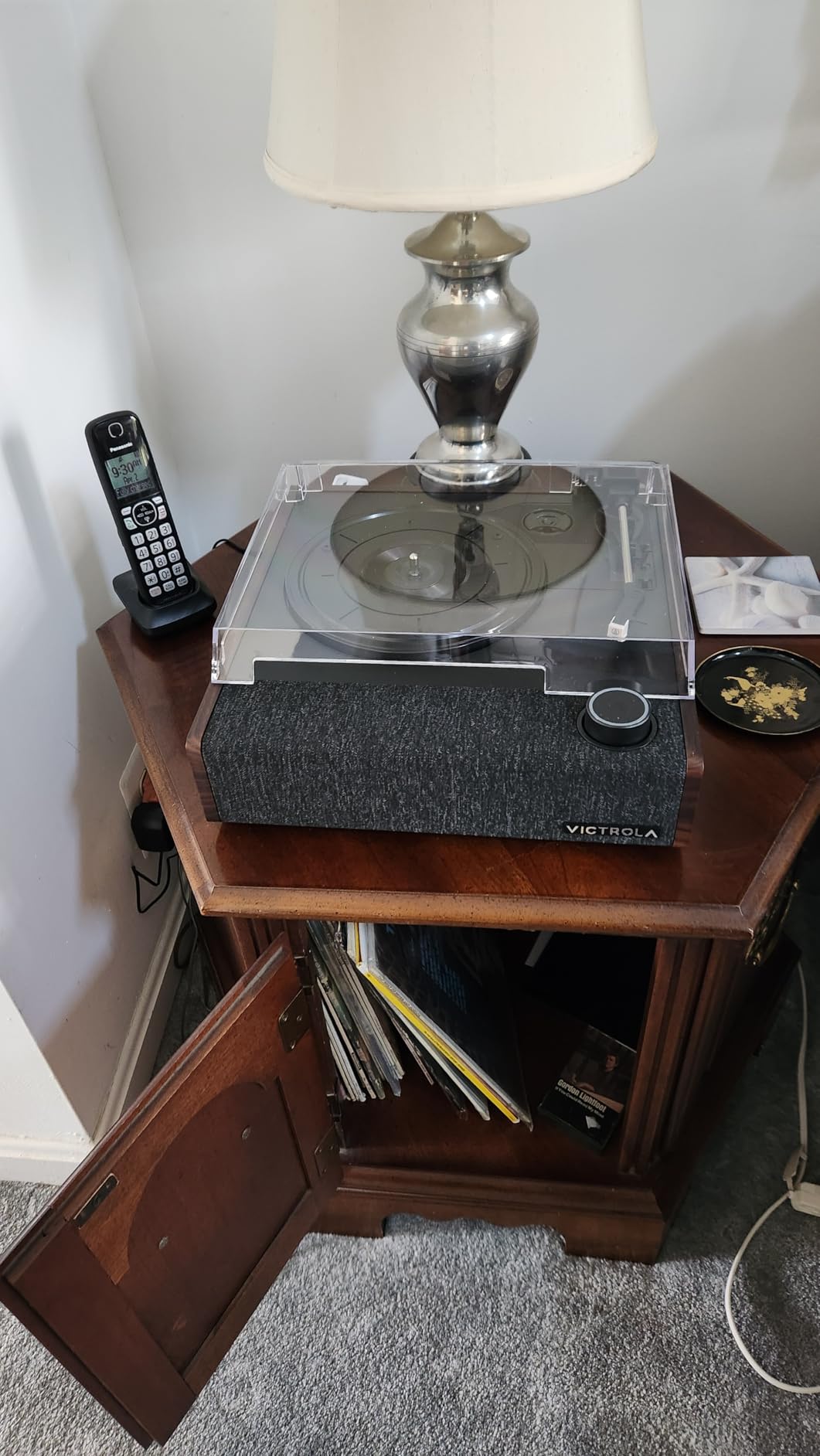 Victrola Eastwood Bluetooth Record Player - 3-Speed Turntable, Premium MM Cartridge, Vinyl Stream for Wireless Streaming, Removable Dust Cover, Built-in Speakers (Espresso) - Customer Photo 2