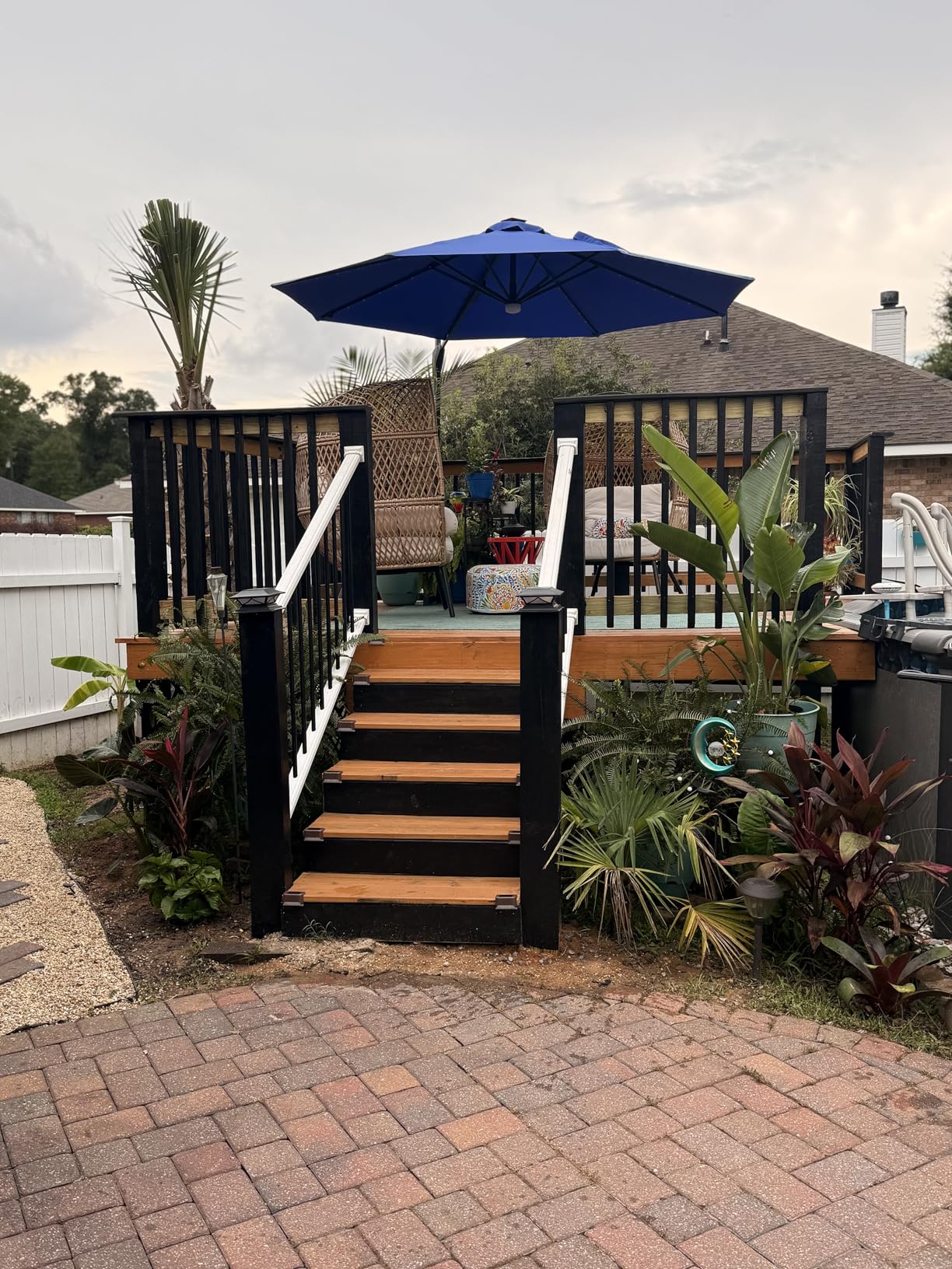 Best Choice Products 10ft Solar LED Cantilever Patio Umbrella, 360-Degree Rotation Hanging Offset Market Outdoor Sun Shade for Backyard, Deck, Poolside w/Lights, Easy Tilt, Cross Base - Customer Photo 1