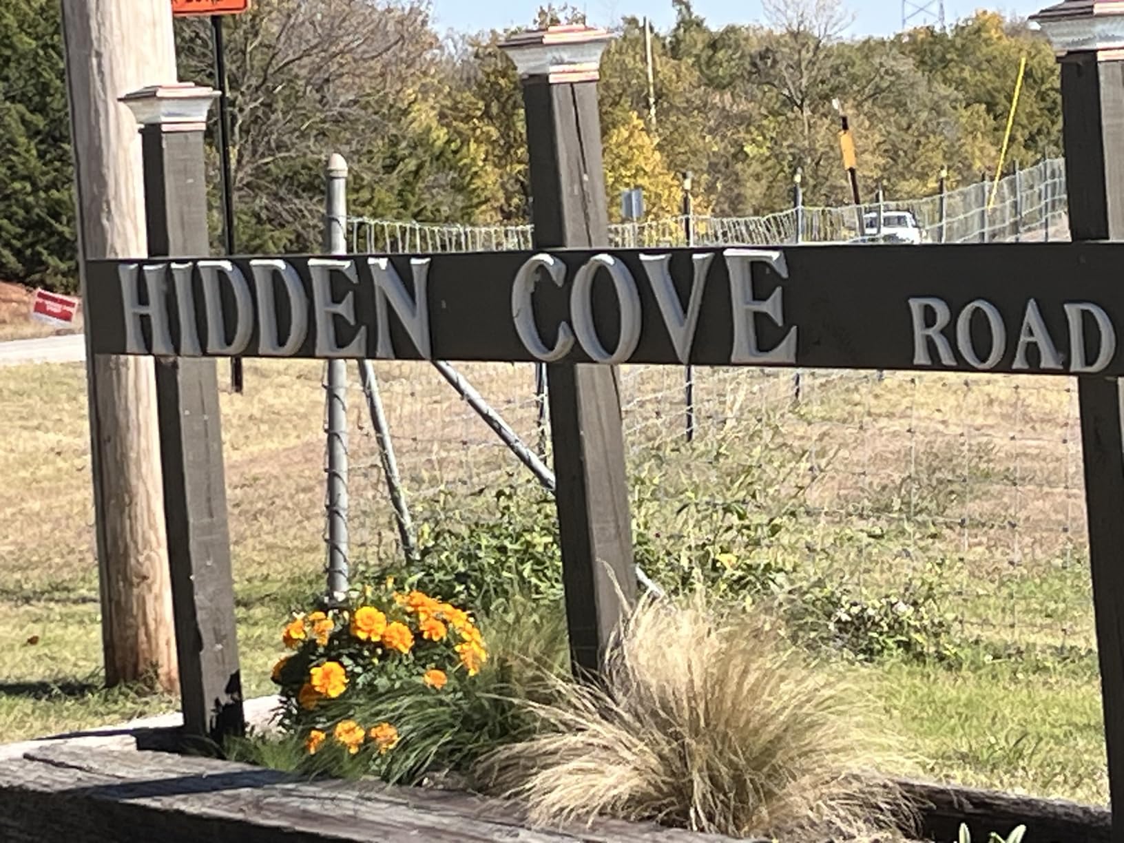 HUYIENO Solar Post Cap Lights Outdoor LED Lighting Deck Fence Cap Light Two Light Modes Warm White/Bright White Suitable for 4x4 Wooden Posts Brushed Copper 2PK - Customer Photo 1