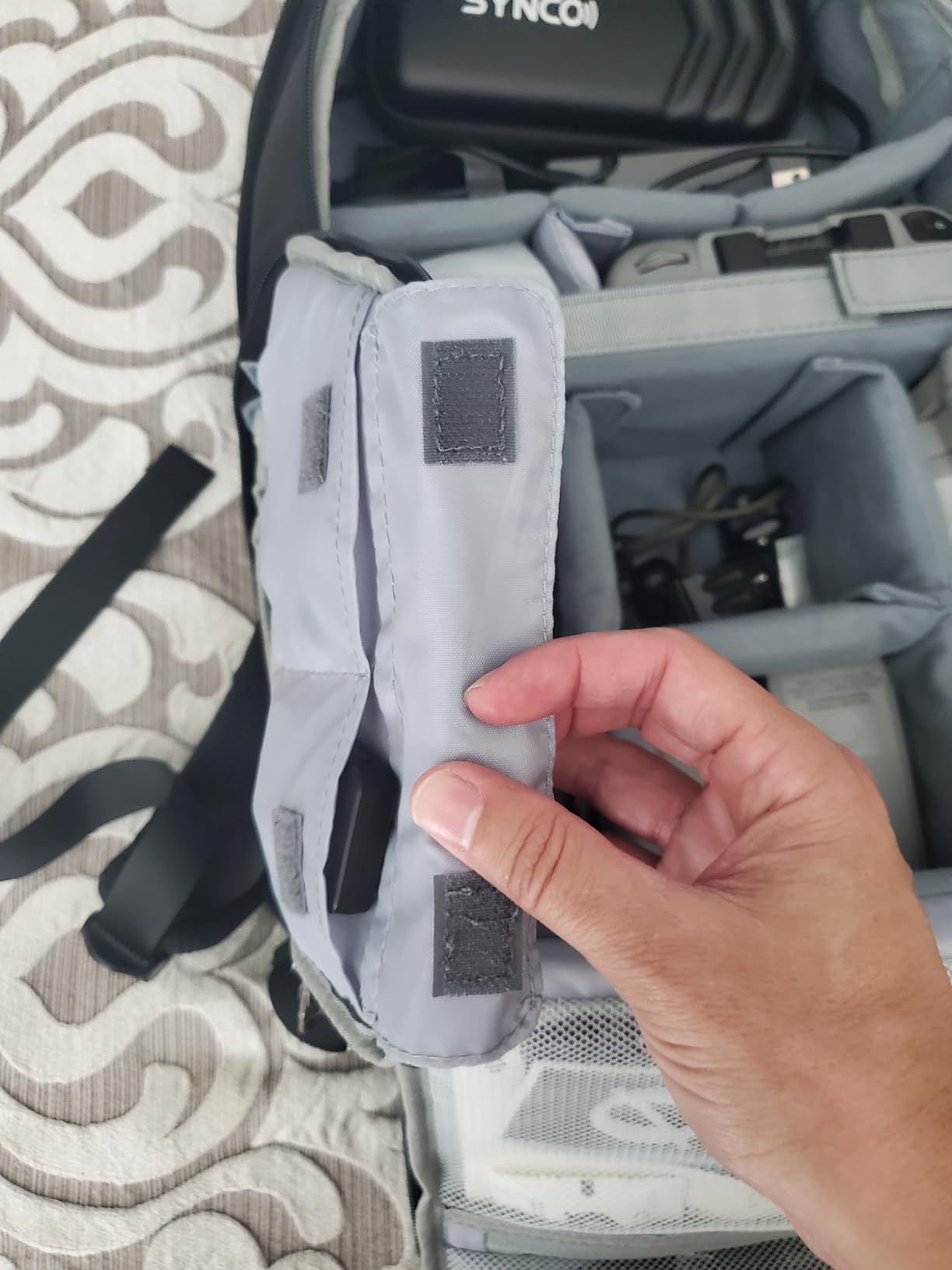 BAGSMART Camera Bag, DSLR SLR Camera Backpack Fits up to 15.6