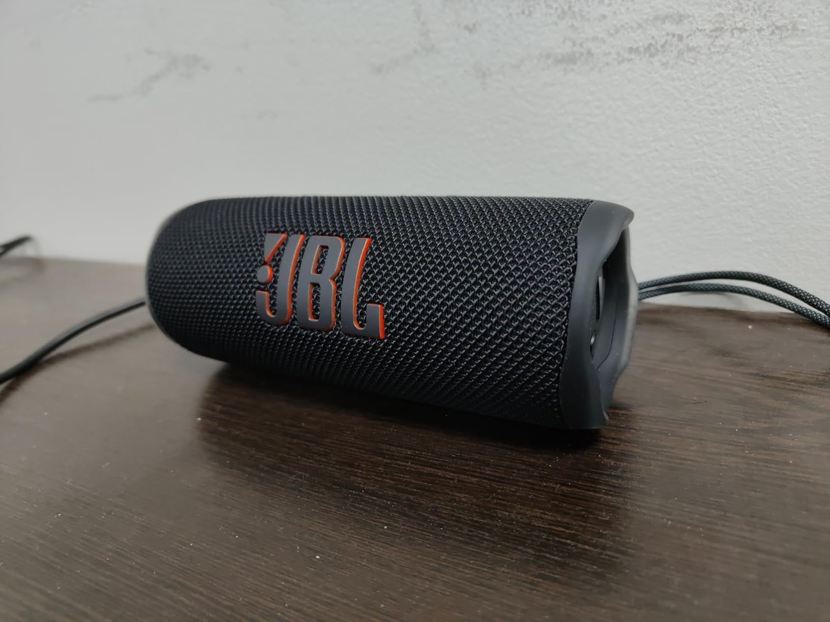 JBL Flip 6 - Portable Bluetooth Speaker, powerful sound and deep bass, IPX7 waterproof, 12 hours of playtime, JBL PartyBoost for multiple speaker pairing for home, outdoor and travel (Blue) - Customer Photo 1