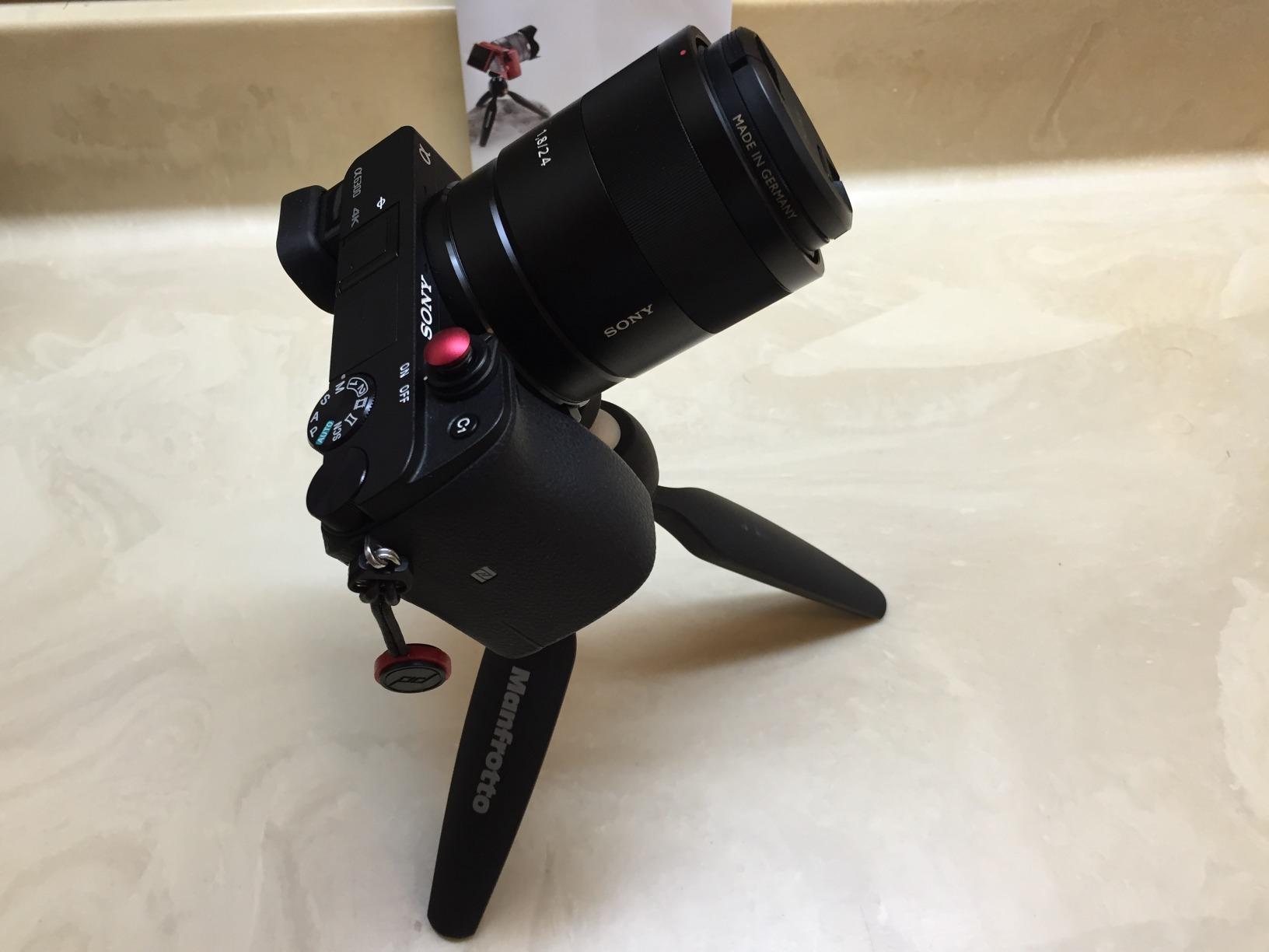 Manfrotto PIXI Mini Tripod with Handgrip for Compact System Cameras Customer Review Manfrotto PIXI Mini Tripod with Handgrip for Compact System Cameras - Customer Photo 1