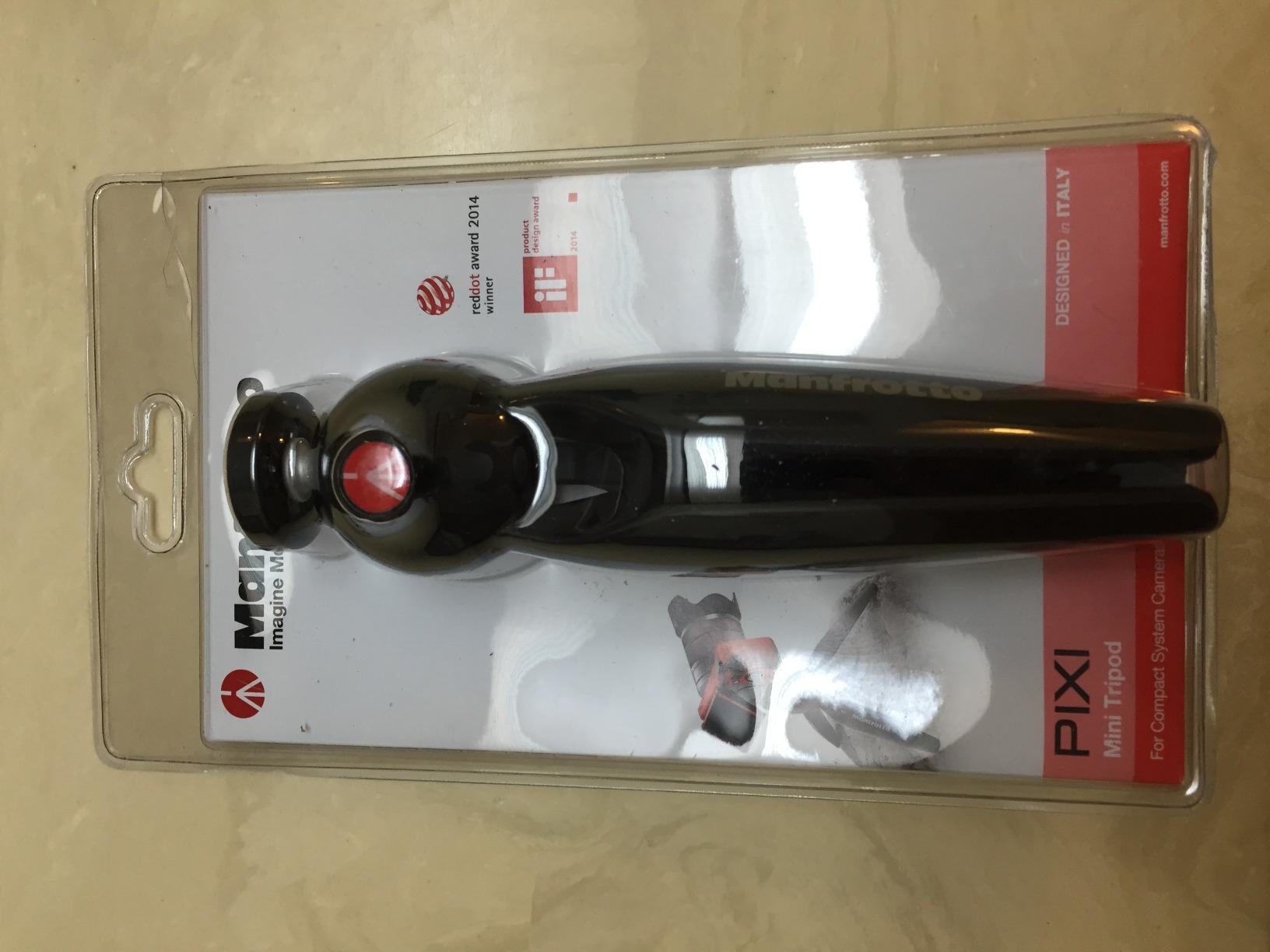 Manfrotto MTPIXIMII-B, PIXI Mini Tripod with Handgrip for Compact System Cameras, for DSLR, Mirrorless, Video, Made in Italy, Technopolymer and Aluminum, Black Customer Review Manfrotto MTPIXIMII-B, PIXI Mini Tripod with Handgrip for Compact System Cameras, for DSLR, Mirrorless, Video, Made in Italy, Technopolymer and Aluminum, Black - Customer Photo 2