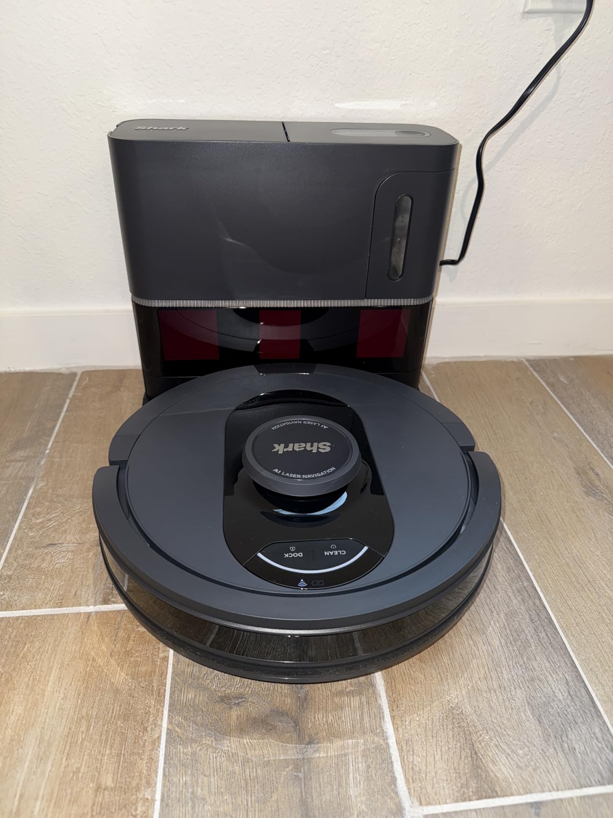 Shark AV2501S AI Ultra Robot Vacuum, with Matrix Clean, Home Mapping, 30-Day Capacity HEPA Bagless Self Empty Base, Perfect for Pet Hair, Wifi, Dark Grey - Customer Photo 1