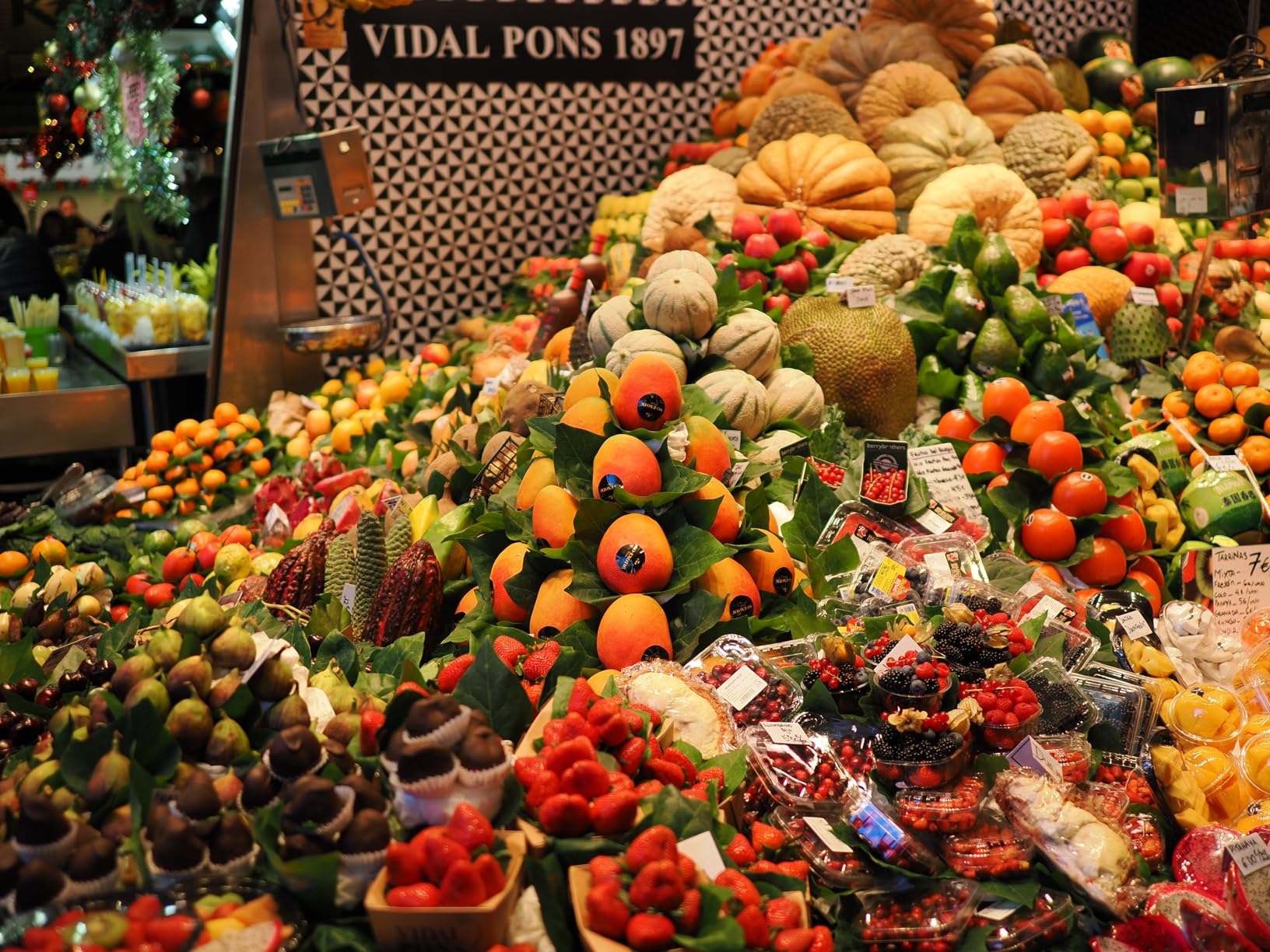 OM SYSTEM Olympus M.Zuiko Digital ED 20mm F1.4 PRO Lens,Black - Customer Photo 1