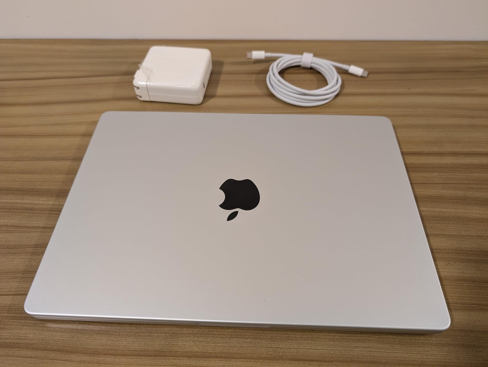 Apple Late 2021 MacBook Pro with Apple M1 Pro chip (14 inch, 16GB RAM, 512GB SSD) Silver (Renewed) - Customer Photo 1