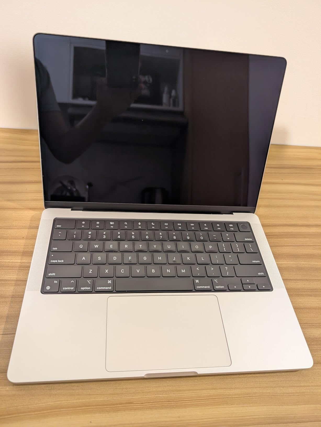 Apple MacBook Pro 2021 with Apple M1 Pro chip (14-inch, 16GB RAM, 512GB SSD) - Space Gray (Renewed) - Customer Photo 2