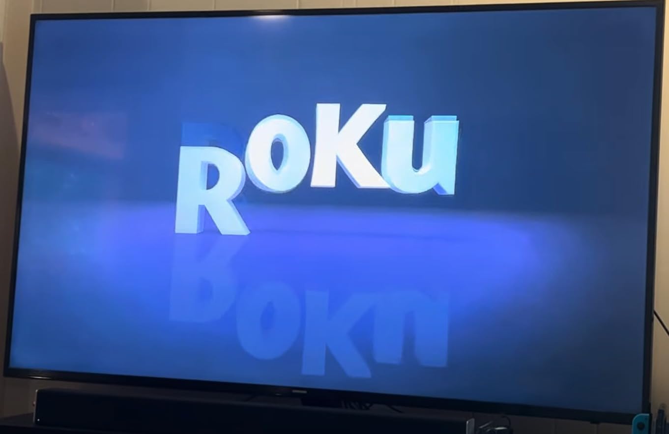 Roku Ultra LT (2023) HD/4K/HDR Dolby Vision Quad-Core Streaming Player with HDMI Cable, Headphones, Voice Remote w/Private Listening, Ethernet - Customer Photo 4