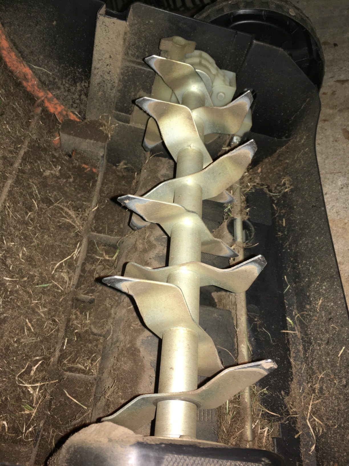 LawnMaster GV1212B Scarifier and Dethatcher 13-Inch 12AMP - Customer Photo 2