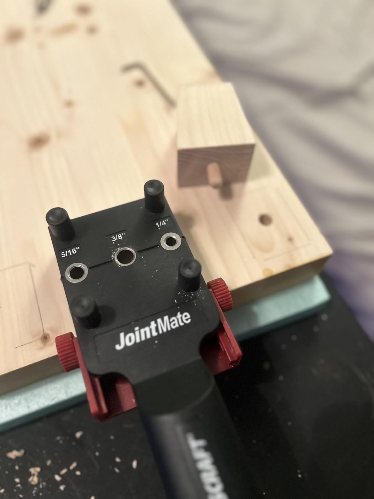 Milescraft 1333 DowelJig Kit - New, Improved, Self-Centering Handheld Dowel Jig with 3 Metal Bushing Sizes (1/4in, 5/16in, 3/8in) - Complete Doweling Jig Kit with all Accessories Customer Review Milescraft 1333 DowelJig Kit - New, Improved, Self-Centering Handheld Dowel Jig with 3 Metal Bushing Sizes (1/4in, 5/16in, 3/8in) - Complete Doweling Jig Kit with all Accessories - Customer Photo 1