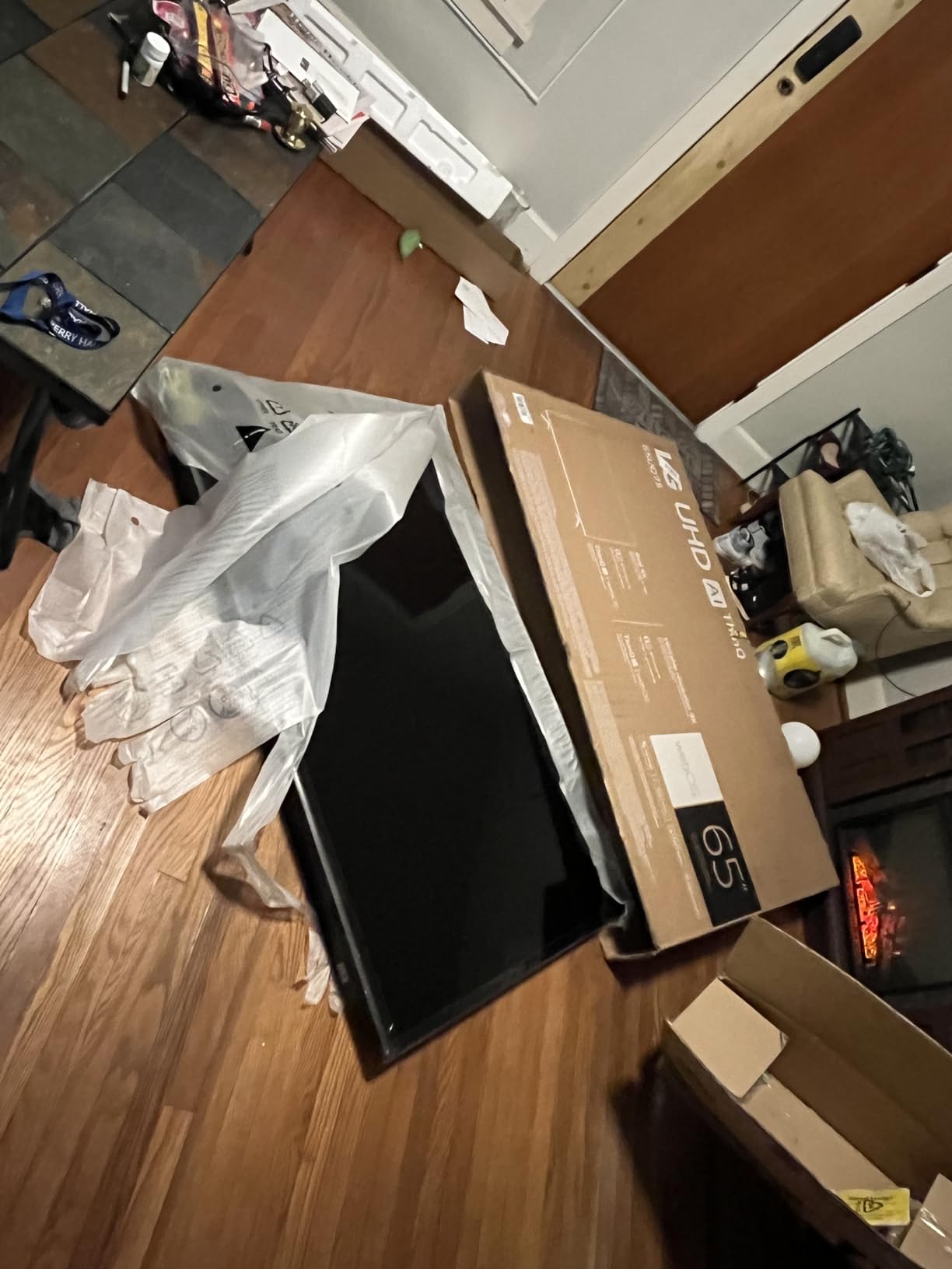 LG 50-Inch Class UQ7570 Series 4K Smart TV, AI-Powered 4K, Cloud Gaming (50UQ7570PUJ, 2022), Black - Customer Photo 1