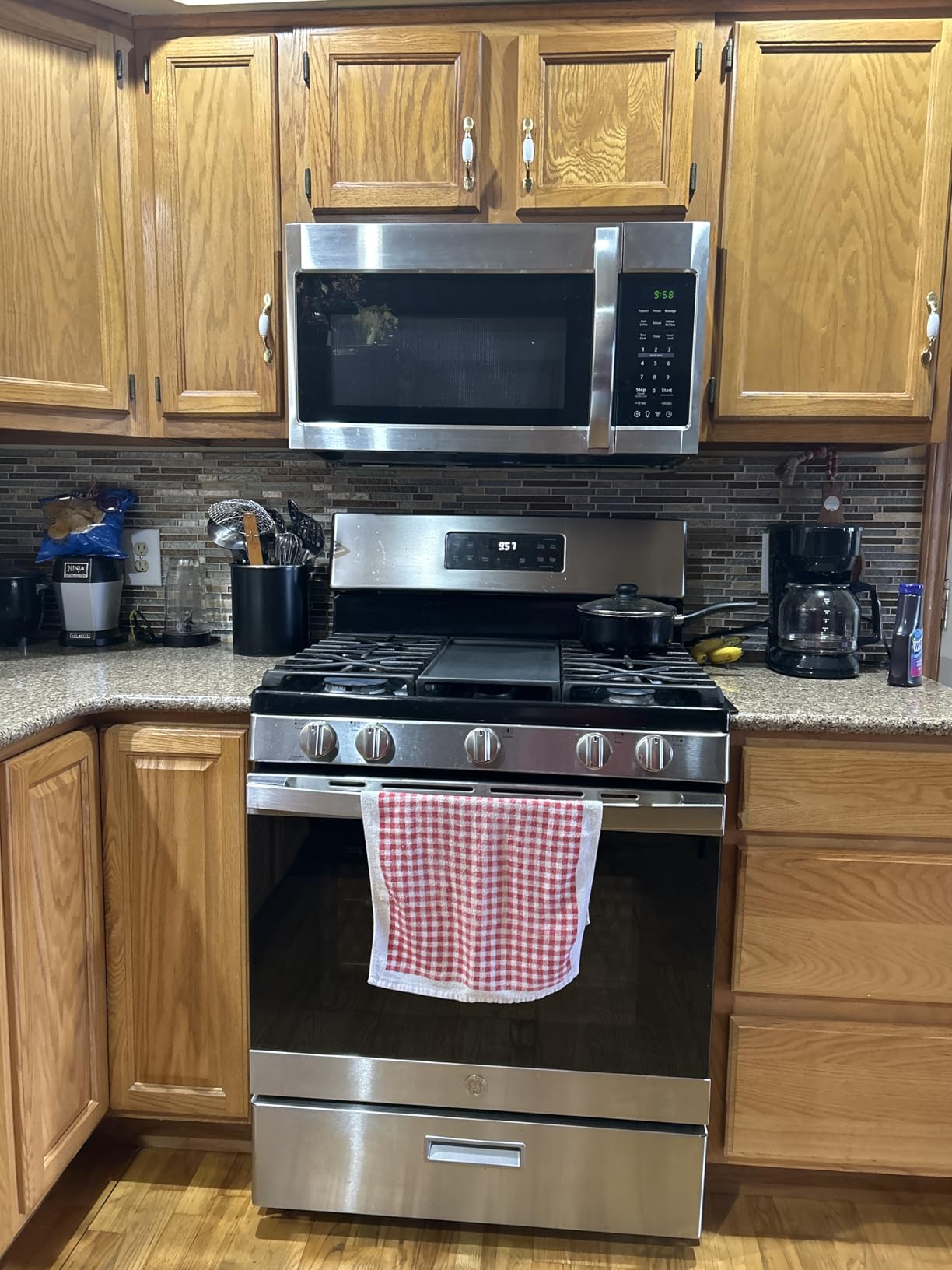 BLACK+DECKER EM044KB19 Over The Range Microwave Oven with One Touch - Customer Photo 1