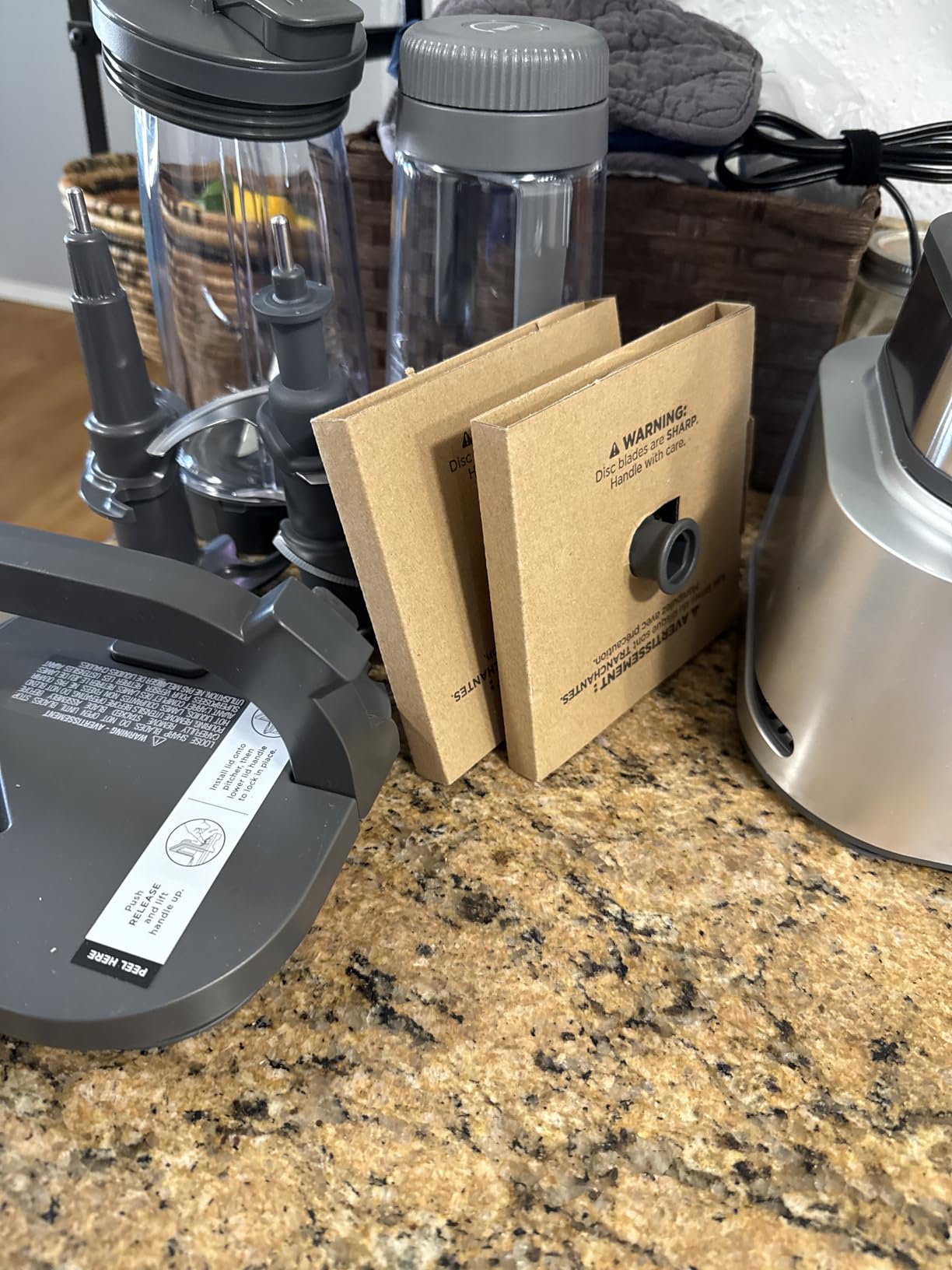 Ninja SS151 TWISTi Blender DUO, High-Speed 1600 WP Smoothie Maker & Nutrient Extractor* 5 Functions Smoothie, Spreads & More, smartTORQUE, 34-oz. Pitcher & (2) To-Go Cups, Gray - Customer Photo 3