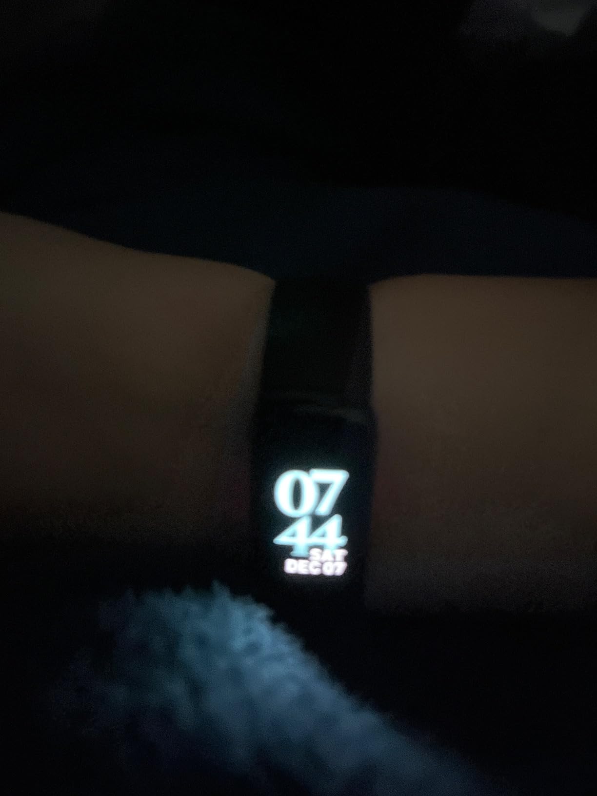 Fitbit Luxe Fitness and Wellness Tracker with Stress Management, Sleep Tracking and 24/7 Heart Rate, Black/Graphite, One Size (S & L Bands Included) (Renewed) Customer Review Fitbit Luxe Fitness and Wellness Tracker with Stress Management, Sleep Tracking and 24/7 Heart Rate, Black/Graphite, One Size (S & L Bands Included) (Renewed) - Customer Photo 2