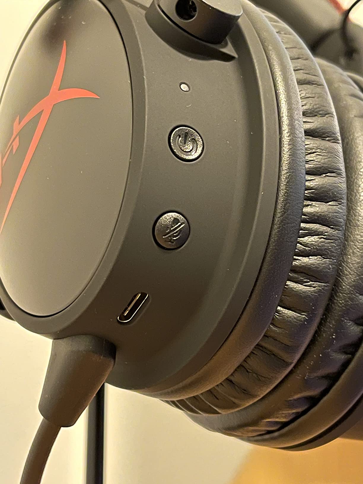 HyperX Cloud Alpha Wireless - Gaming Headset for PC, 300-hour battery life, DTS Headphone:X Spatial Audio, Memory foam, Dual Chamber Drivers, Noise-canceling mic, Durable aluminum frame,Red Customer Review HyperX Cloud Alpha Wireless - Gaming Headset for PC, 300-hour battery life, DTS Headphone:X Spatial Audio, Memory foam, Dual Chamber Drivers, Noise-canceling mic, Durable aluminum frame,Red - Customer Photo 2