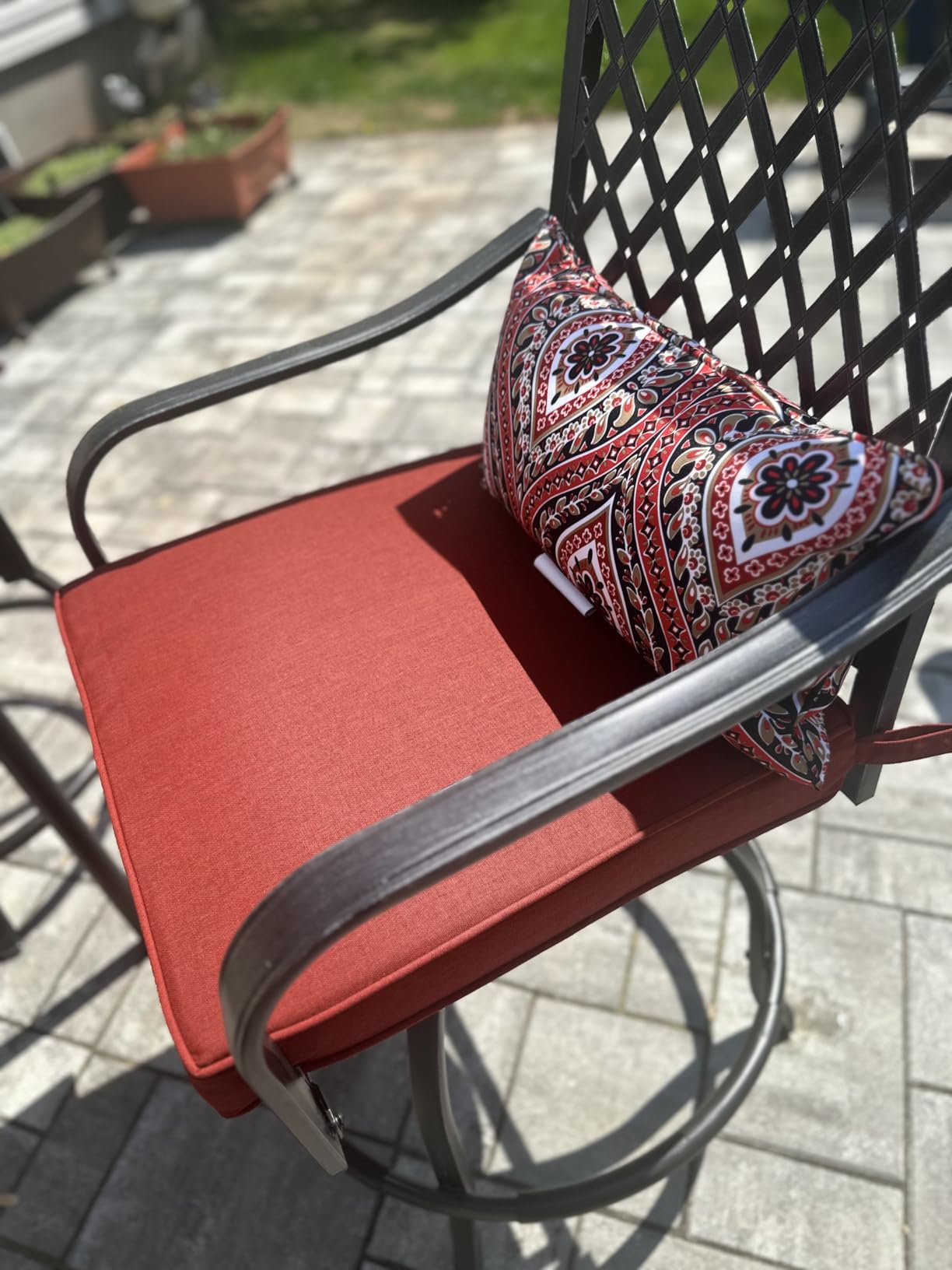 Sophia & William 5 Piece Patio Bar Set, Patio High Dining Set with 4 Swivel Bar Stools and 1 Square Bar Table, All-Weather Outdoor Furniture with Seat Cushions Customer Review Sophia & William 5 Piece Patio Bar Set, Patio High Dining Set with 4 Swivel Bar Stools and 1 Square Bar Table, All-Weather Outdoor Furniture with Seat Cushions - Customer Photo 1