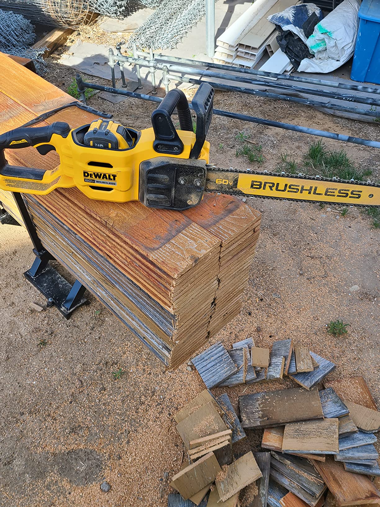 DEWALT 60V MAX Cordless Chainsaw, 18 in., Tool Only (DCCS672B) Customer Review DEWALT 60V MAX Cordless Chainsaw, 18 in., Tool Only (DCCS672B) - Customer Photo 2