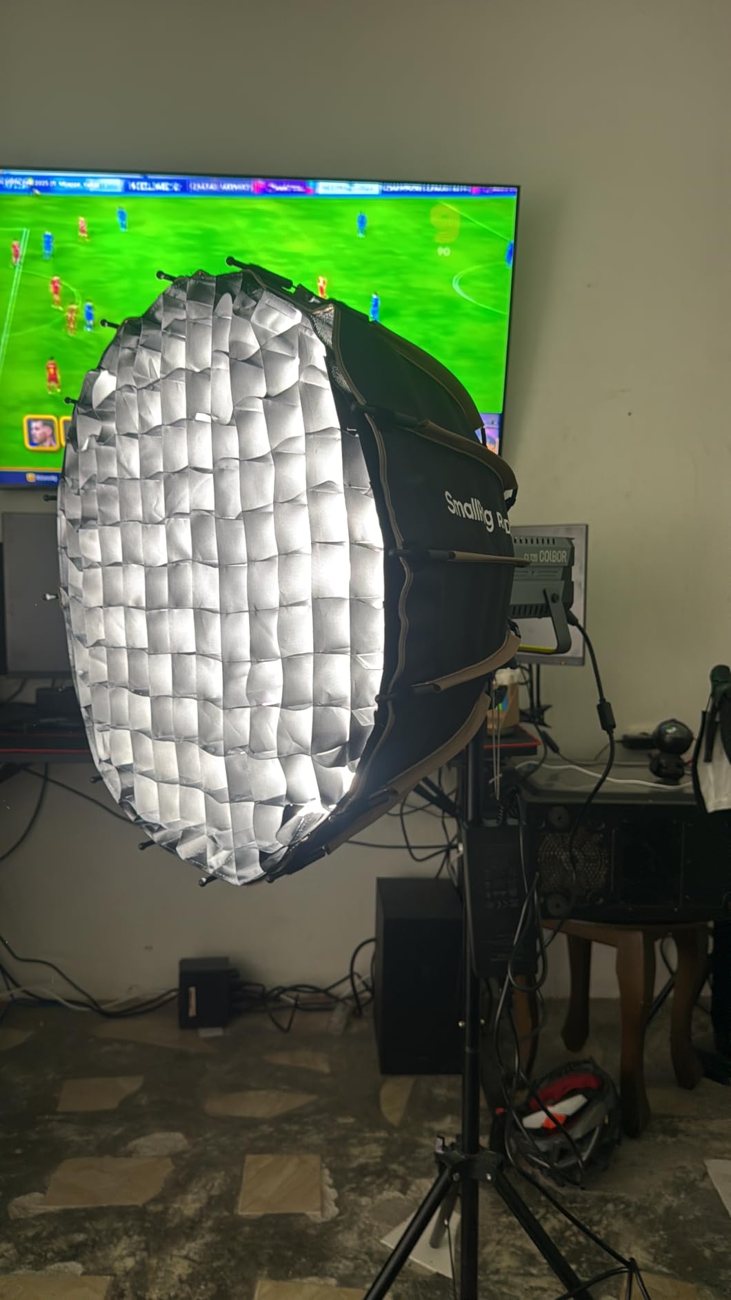 SmallRig Parabolic Softbox Quick Release, Parabolic Softbox, Compatible with SmallRig RC 120D/RC 120B/RC 220D/RC220B and Other Bowens Mount Light (21.6inch/55cm) Customer Review SmallRig Parabolic Softbox Quick Release, Parabolic Softbox, Compatible with SmallRig RC 120D/RC 120B/RC 220D/RC220B and Other Bowens Mount Light (21.6inch/55cm) - Customer Photo 1
