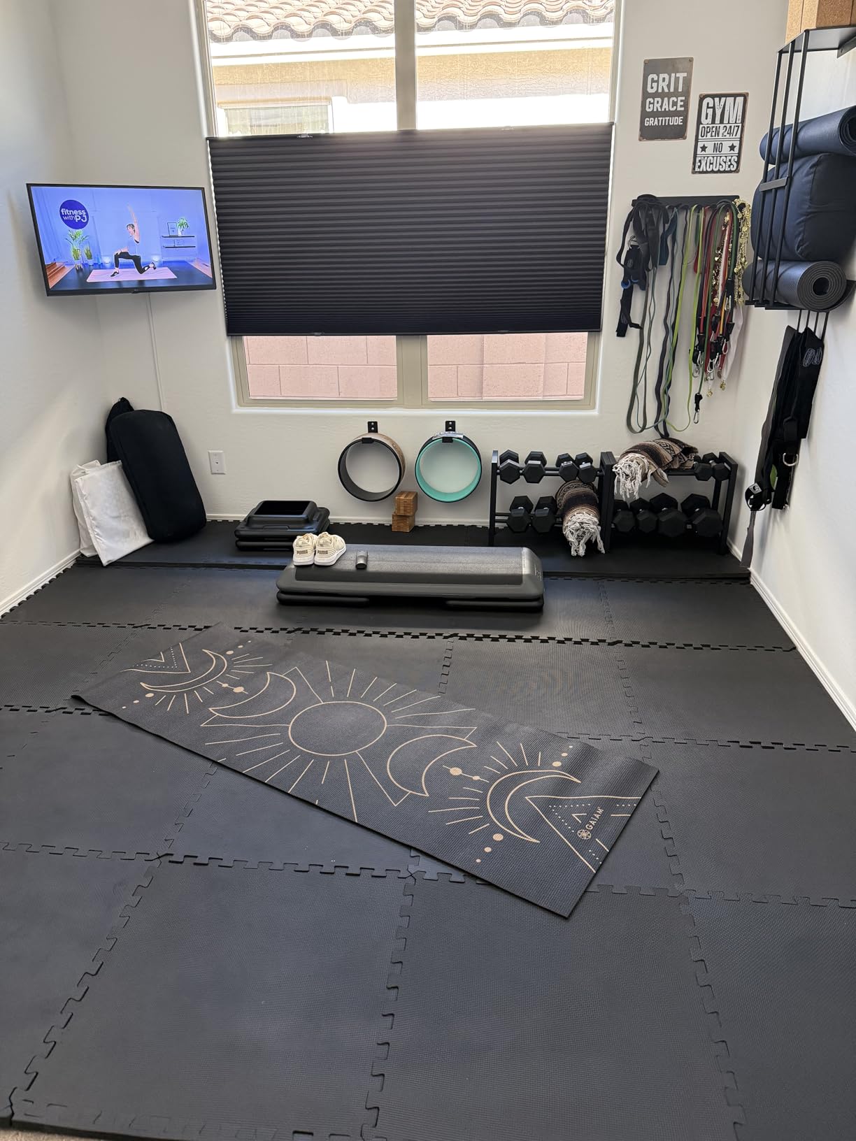 Gaiam Yoga Mat - Premium 6mm Print Reversible Extra Thick Non Slip Exercise & Fitness Mat for All Types of Yoga, Pilates & Floor Workouts (68