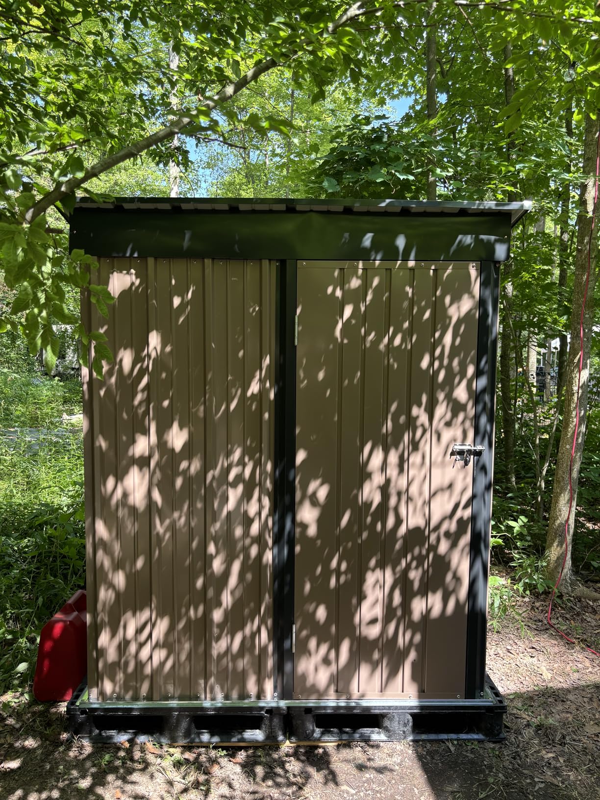 Devoko Outdoor Storage Shed 5 x 3 FT Lockable Metal Garden Shed Steel Anti-Corrosion Storage House with Single Lockable Door for Backyard Outdoor Patio (Brown) Customer Review Devoko Outdoor Storage Shed 5 x 3 FT Lockable Metal Garden Shed Steel Anti-Corrosion Storage House with Single Lockable Door for Backyard Outdoor Patio (Brown) - Customer Photo 2