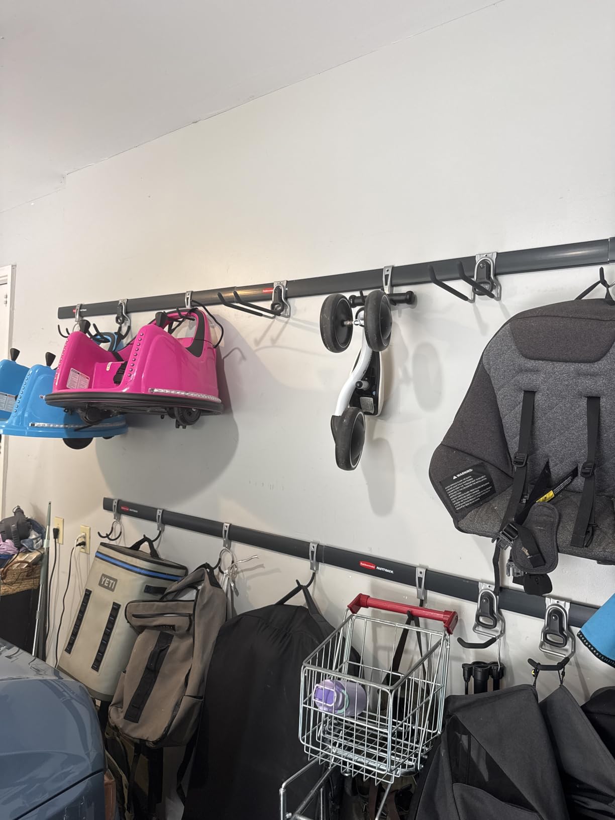 Rubbermaid 20-Piece FastTrack Garage Wall-Mounted Storage Kit 5 Rails and 15 Hooks for Home/House/Tool/Sports/Utility Purposes - Customer Photo 1