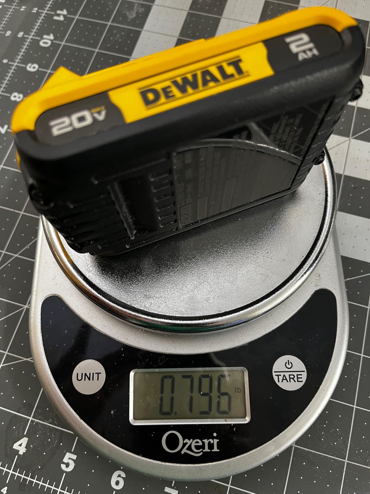 DEWALT 20V MAX XR Cordless Drill/Driver Kit, Brushless, Compact, with 2 Batteries and Charger (DCD800D2) - Customer Photo 2