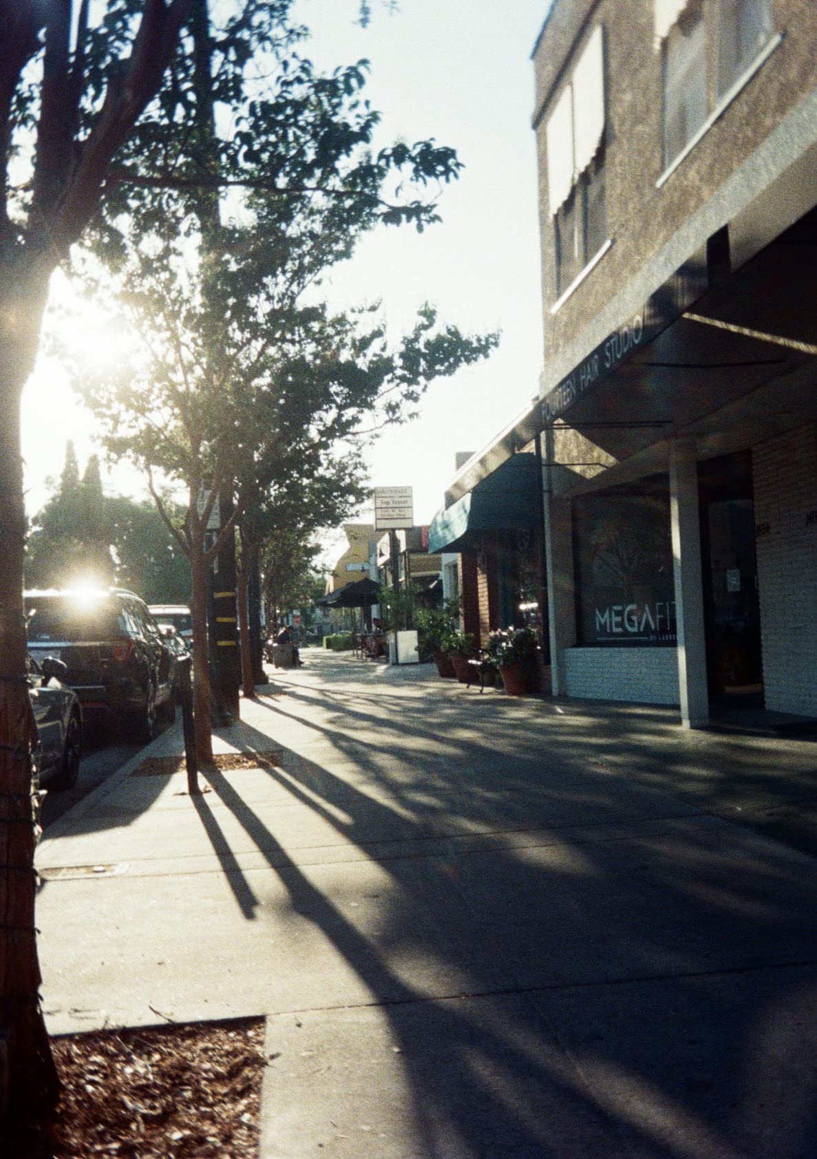 Kodak EKTAR H35 Half Frame Film Camera, 35mm, Reusable, Focus-Free, Lightweight, Easy-to-Use (Sand) (Film & AAA Battery are not Included) - Customer Photo 1