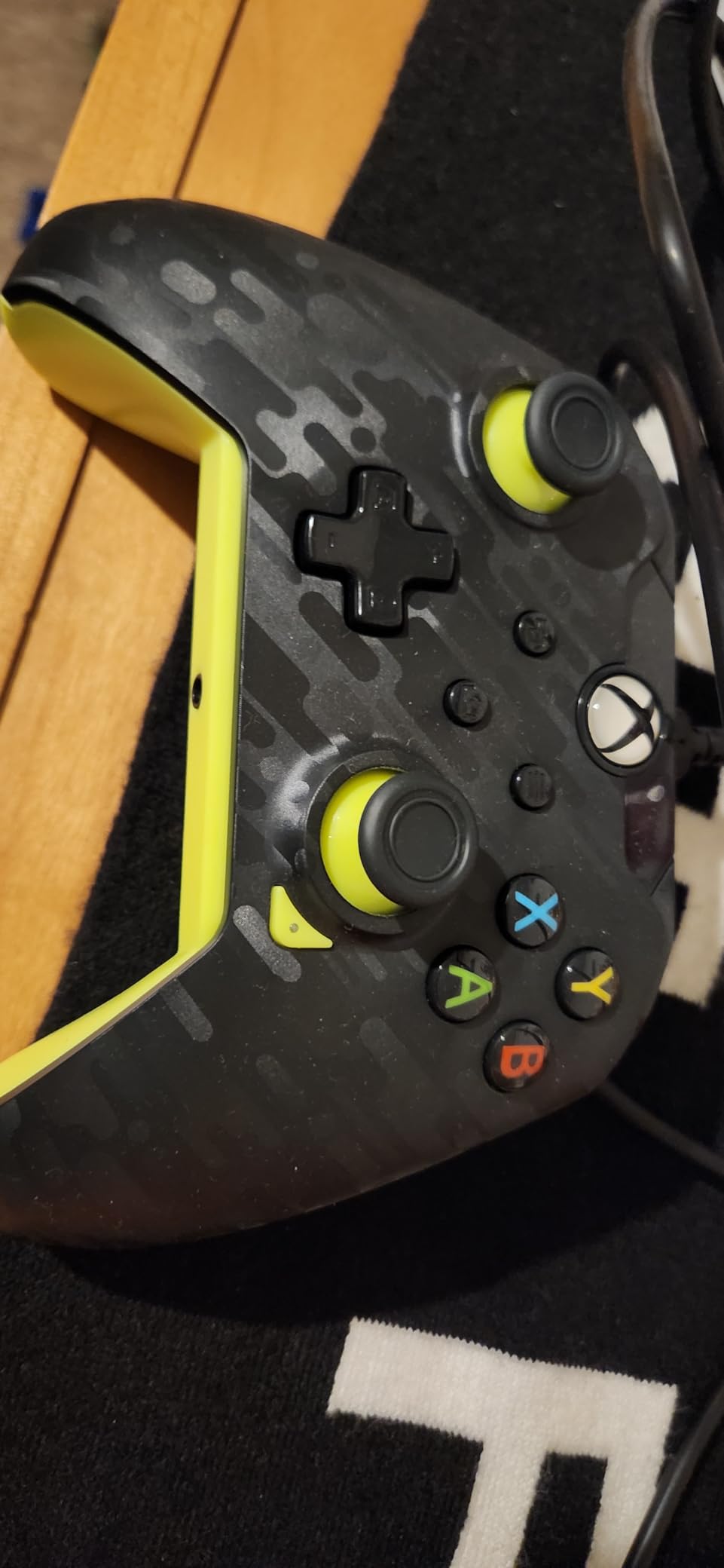 PDP Wired Xbox Gaming Controller: Gamepad Licensed for Xbox Series X|S, Xbox One, PC, Audio Controls, 8ft Cable, 3.5mm jack, Mappable Buttons/Triggers, Companion App: Electric Carbon Grey/Yellow - Customer Photo 1