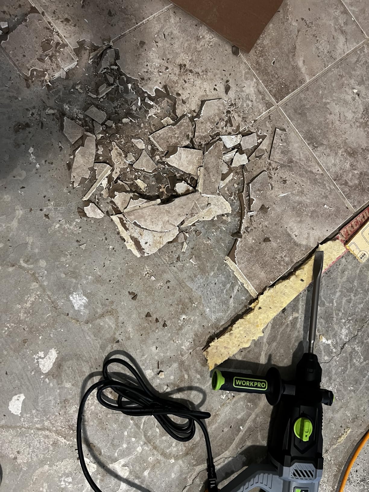 WORKPRO 1-1/4 Inch SDS-Plus Rotary Hammer Drill, 7.5AMP, Lightweight Corded Version for Concrete Demolition Chipping - Customer Photo 2