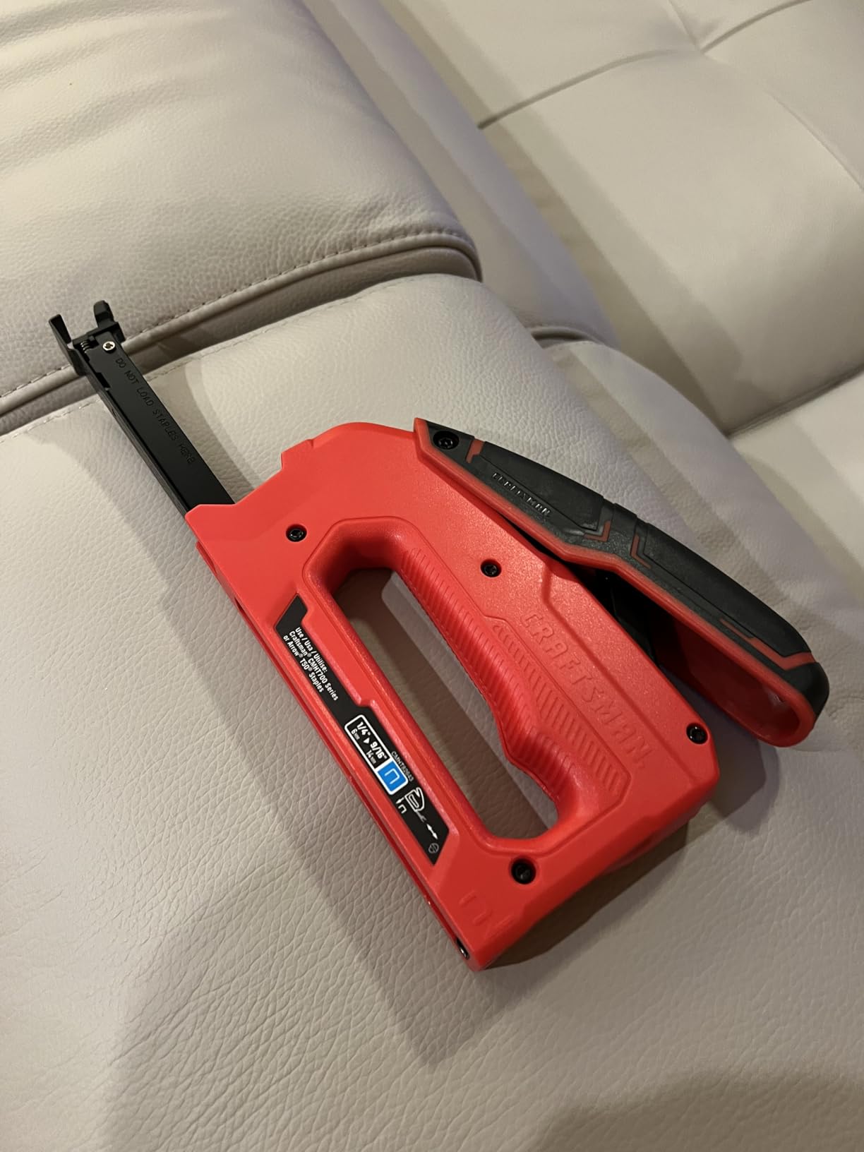 CRAFTSMAN Heavy Duty Reverse Squeeze Stapler (CMHT82643) - Customer Photo 1