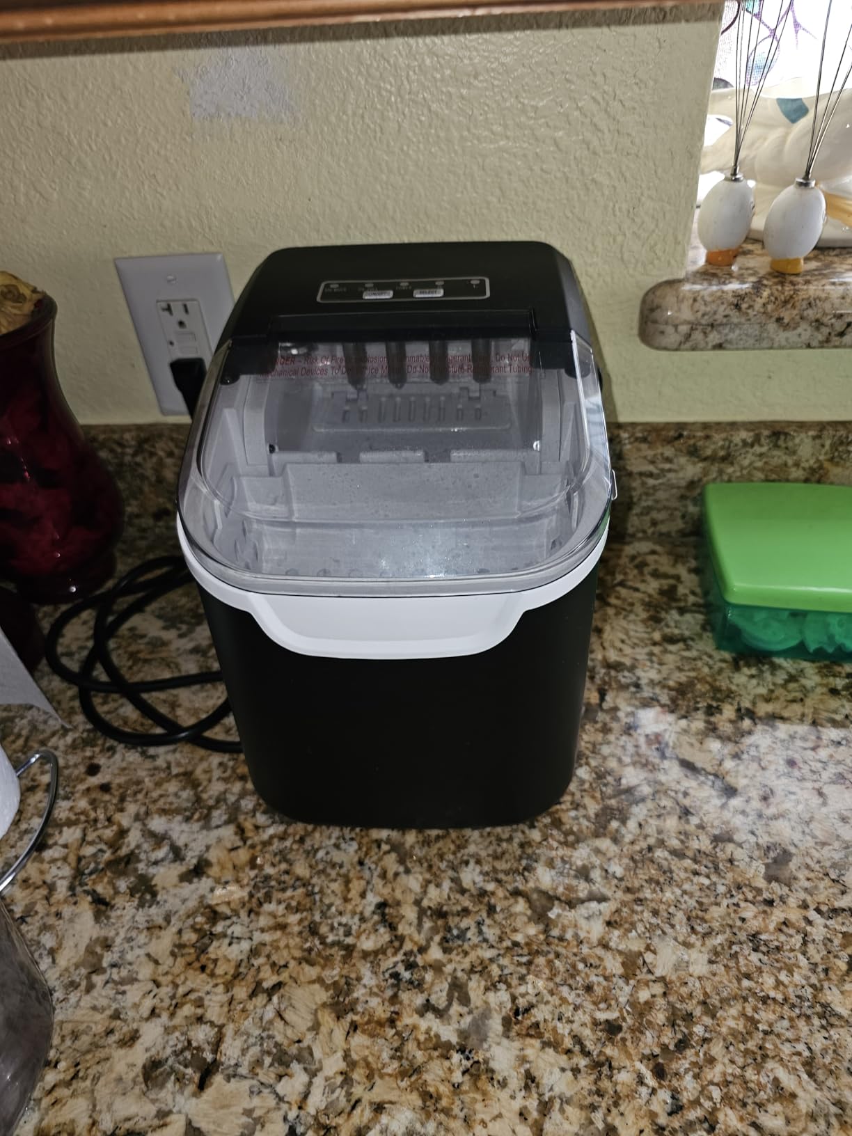 COWSAR Ice Maker Countertop, Portable Ice Machine with Self-Cleaning, 26.5lbs/24Hrs, 9 Bullet Ice Cubes in 6 Mins, Ice Basket and Scoop, Ideal for Home, Kitchen, Bar, Camping - Customer Photo 1