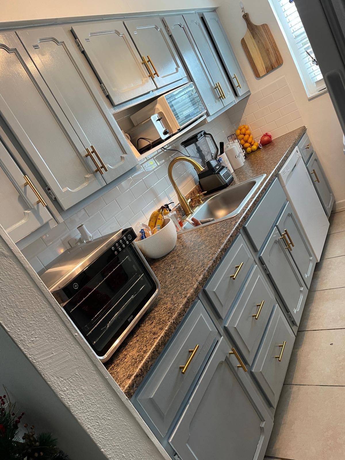 Rust-Oleum 372007 Transformations Basics Cabinet & Trim Paint, Quart, Pure White, 32 Fl Oz (Pack of 1) - Customer Photo 1