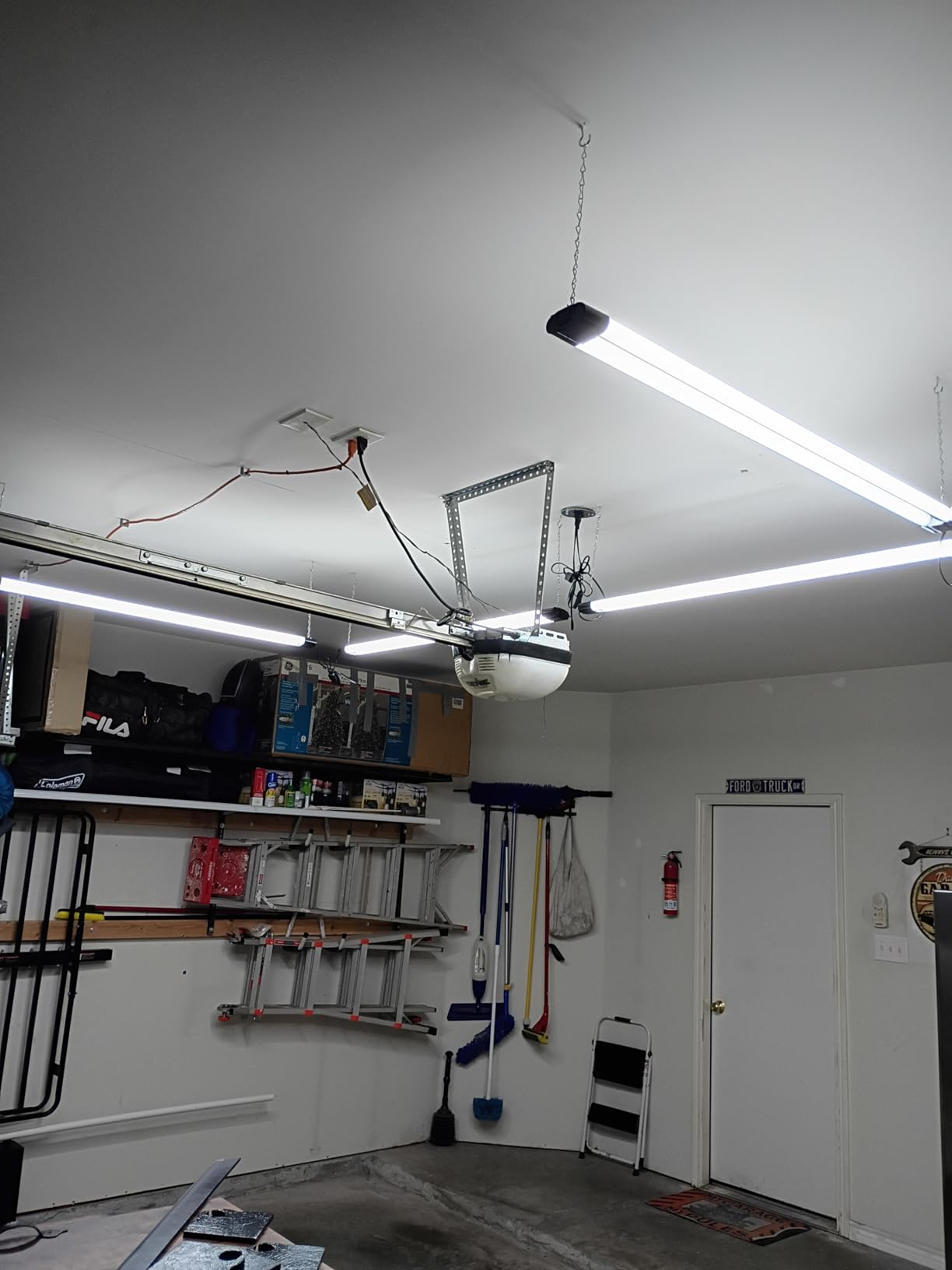 Bbounder 10 Pack Linkable LED Utility Shop Light, 4400 LM, 6500K Cool Daylight, 4 FT Integrated Fixture for Garage, 40W Equivalent 250W, Surface + Suspension Mount, Black Customer Review Bbounder 10 Pack Linkable LED Utility Shop Light, 4400 LM, 6500K Cool Daylight, 4 FT Integrated Fixture for Garage, 40W Equivalent 250W, Surface + Suspension Mount, Black - Customer Photo 2